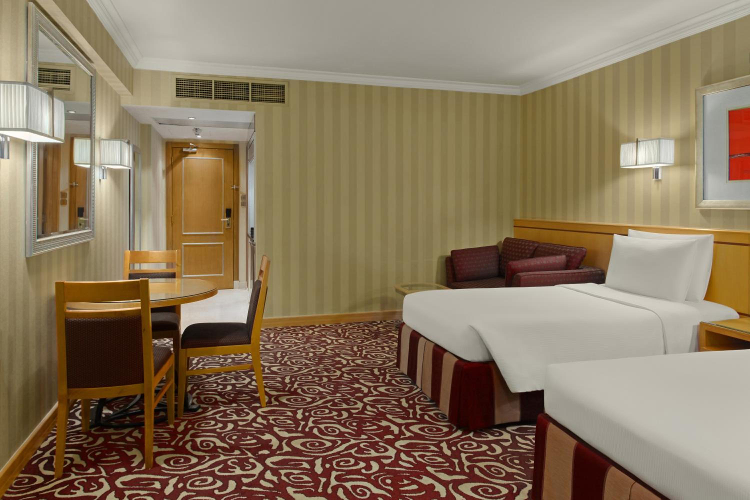 Guest Room City View with Two Twin Beds - Photo 3
