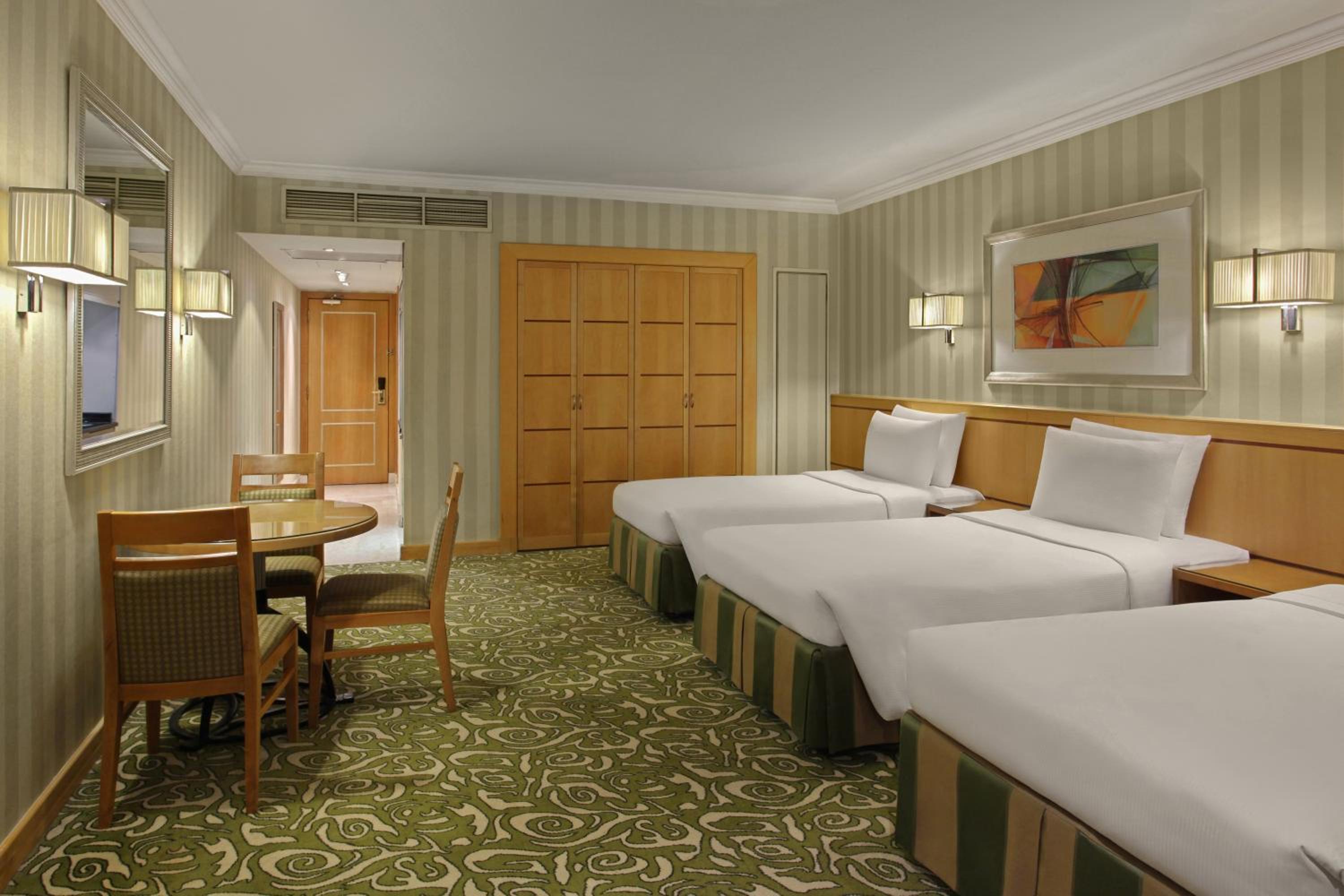 Deluxe Room Partial Haram View Three Twin Beds - Photo 2