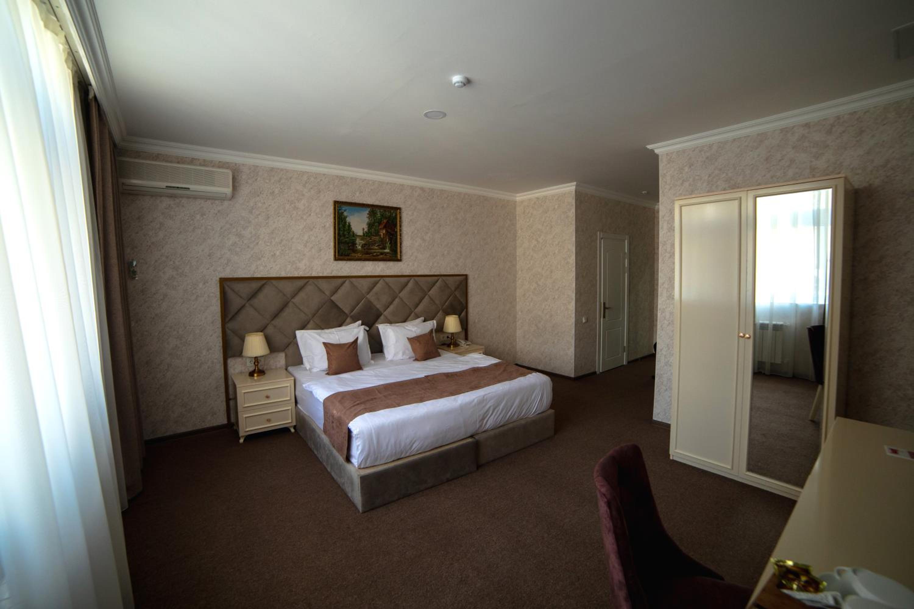 Deluxe Double or Twin Room with City View - Photo 50
