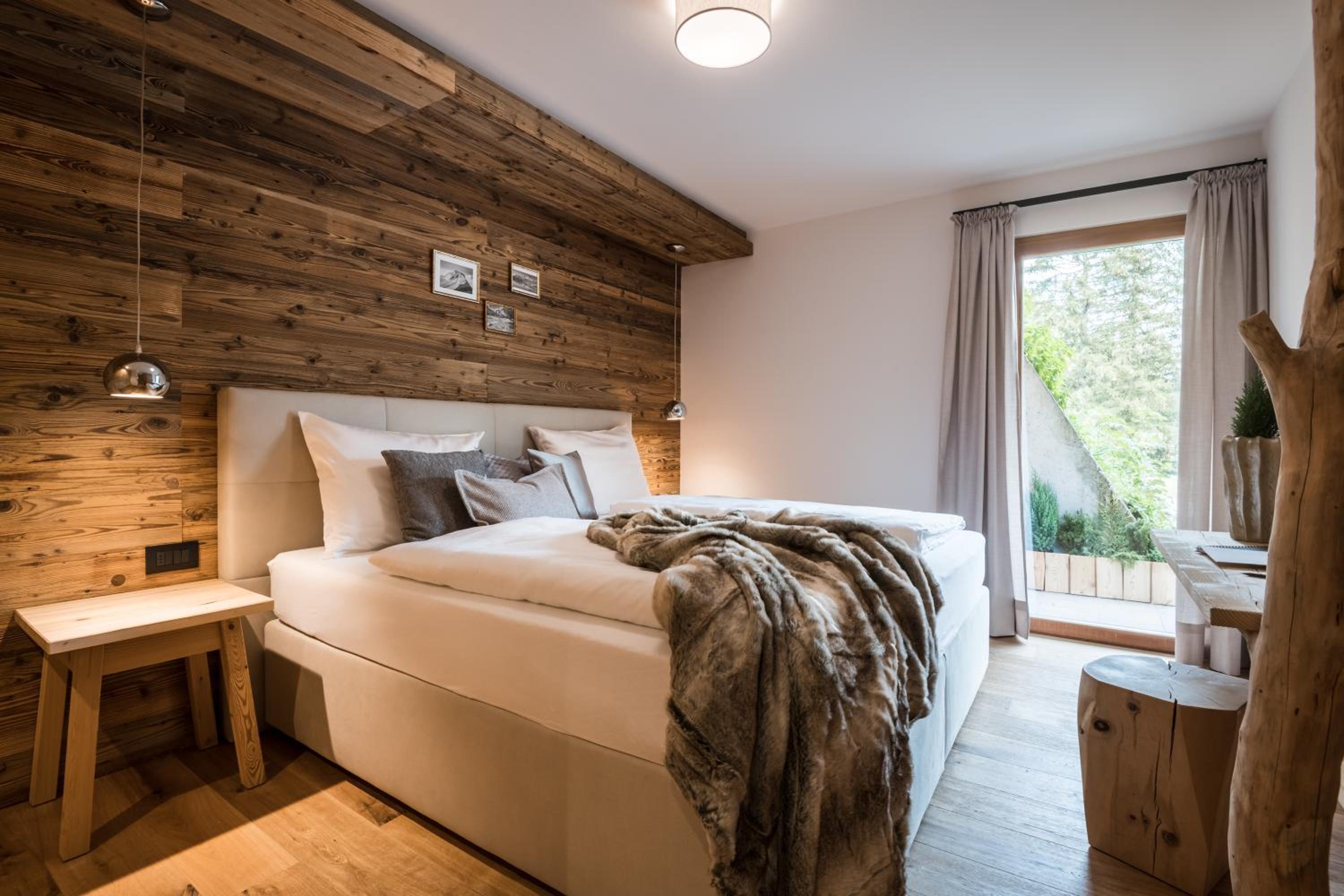 Apartment with Mountain View