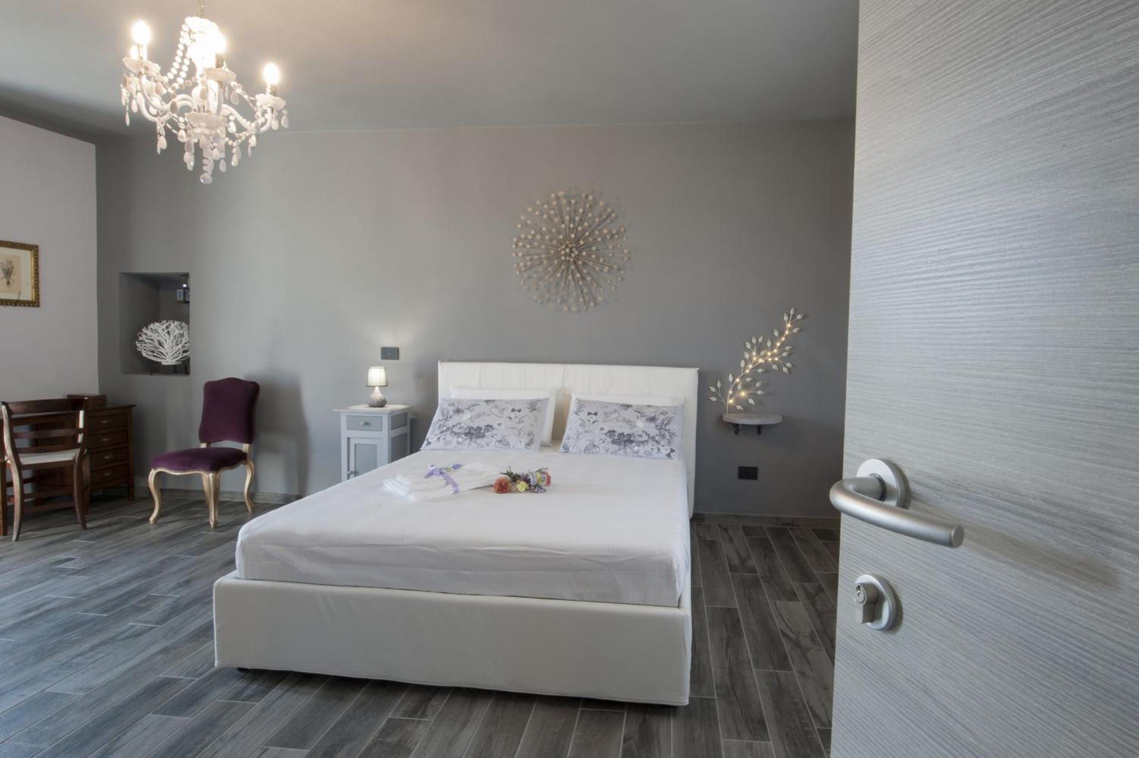 Large Double Room photo 2