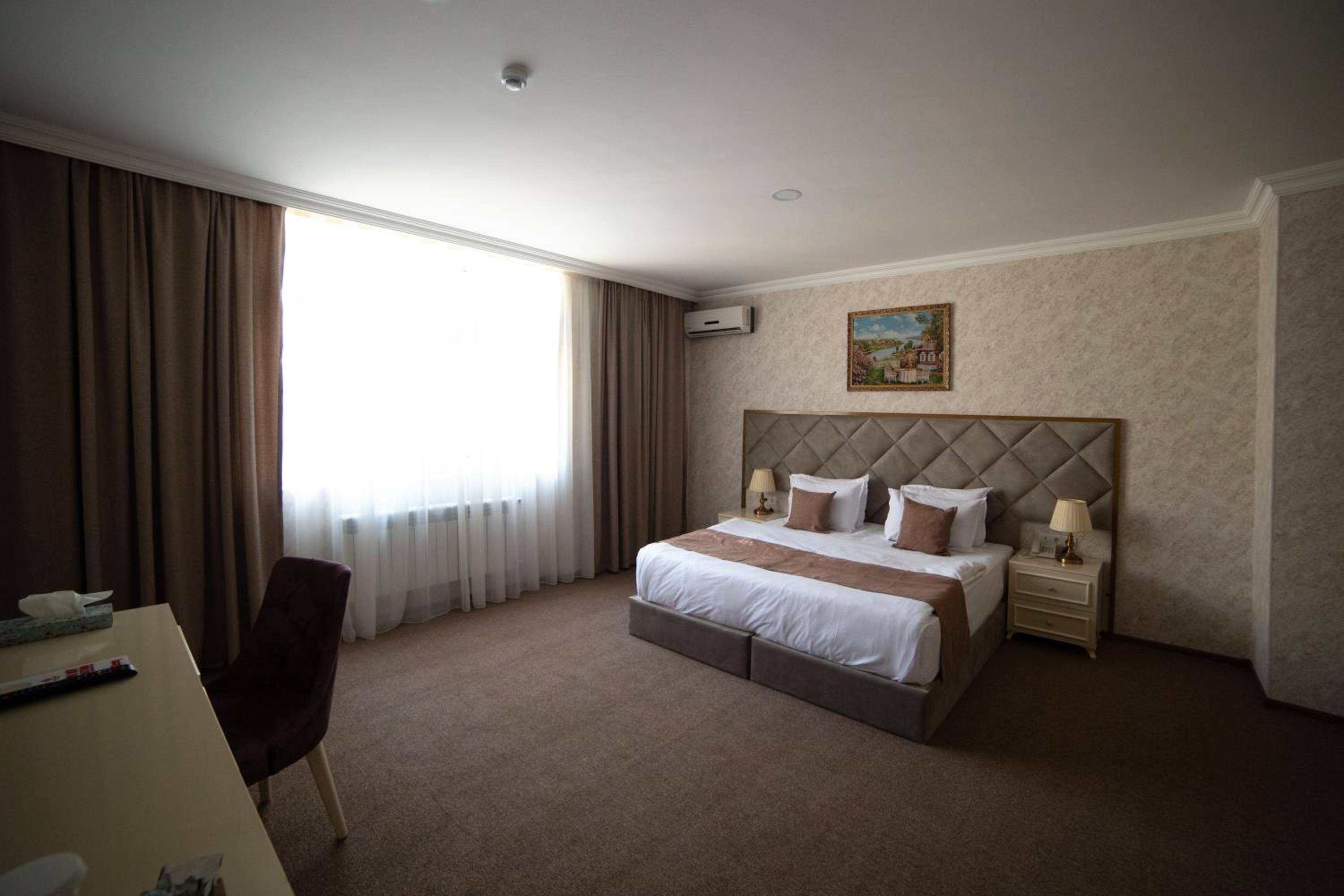 Deluxe Double or Twin Room with City View - Photo 45