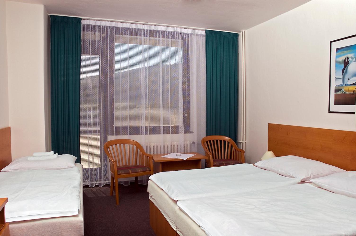 Standard Triple Room with Lake View - Photo 2