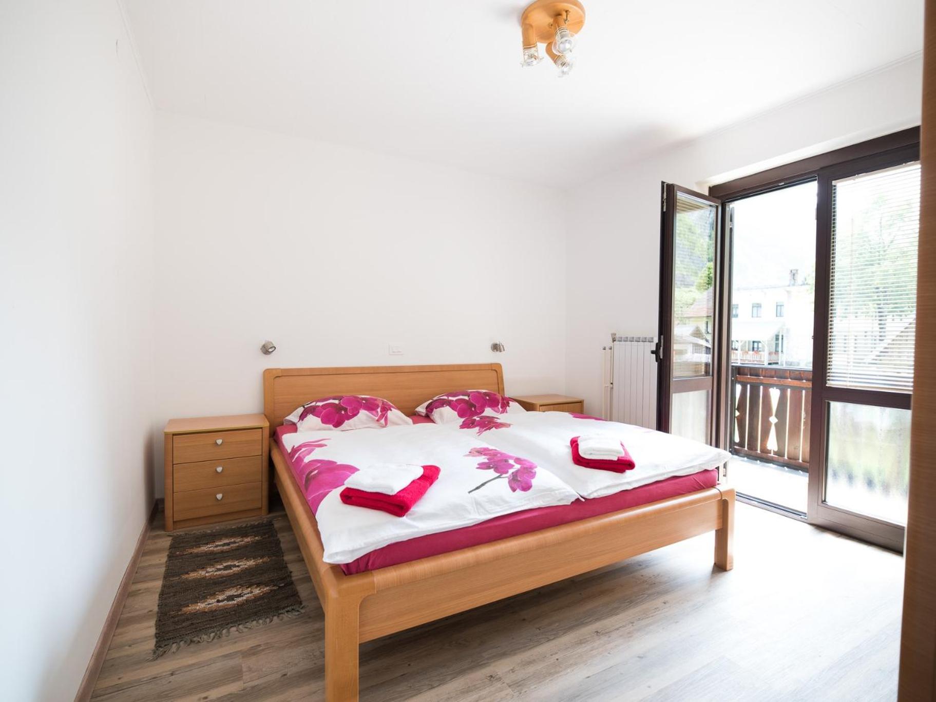 Apartment with Balcony photo 2