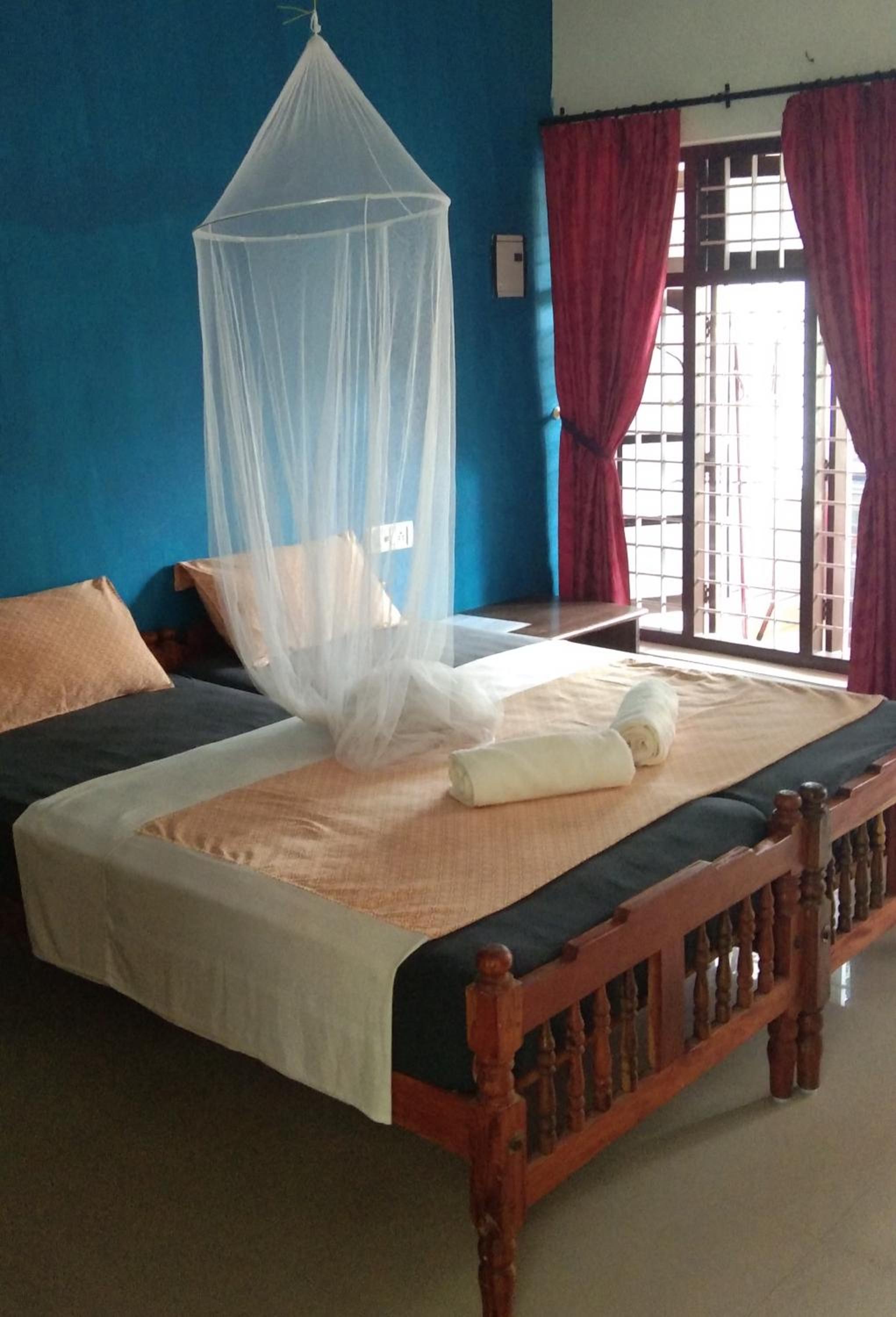 Queen Room with Balcony - Photo 13