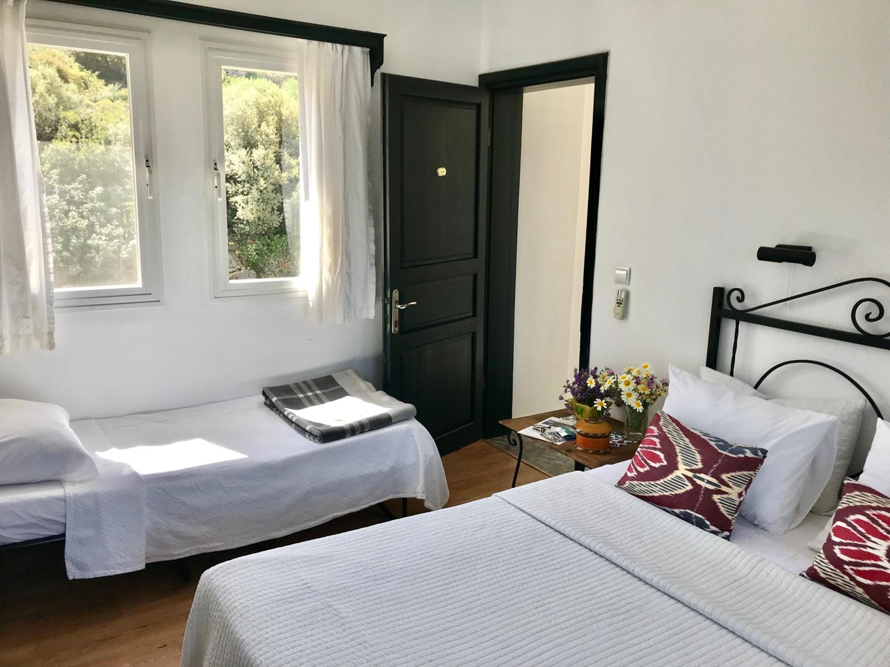 Double Room with Balcony (2 Adults + 1 Child) photo 2