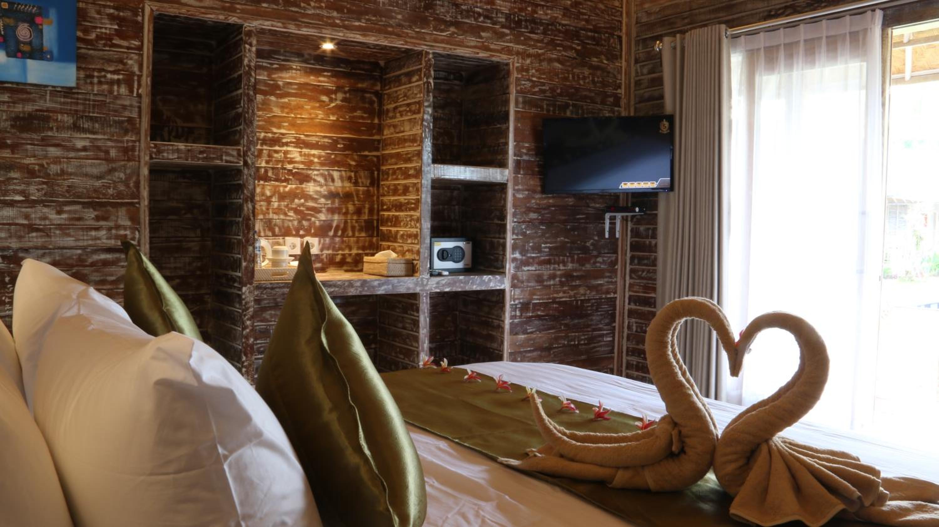 Deluxe Double Room - Photo 8