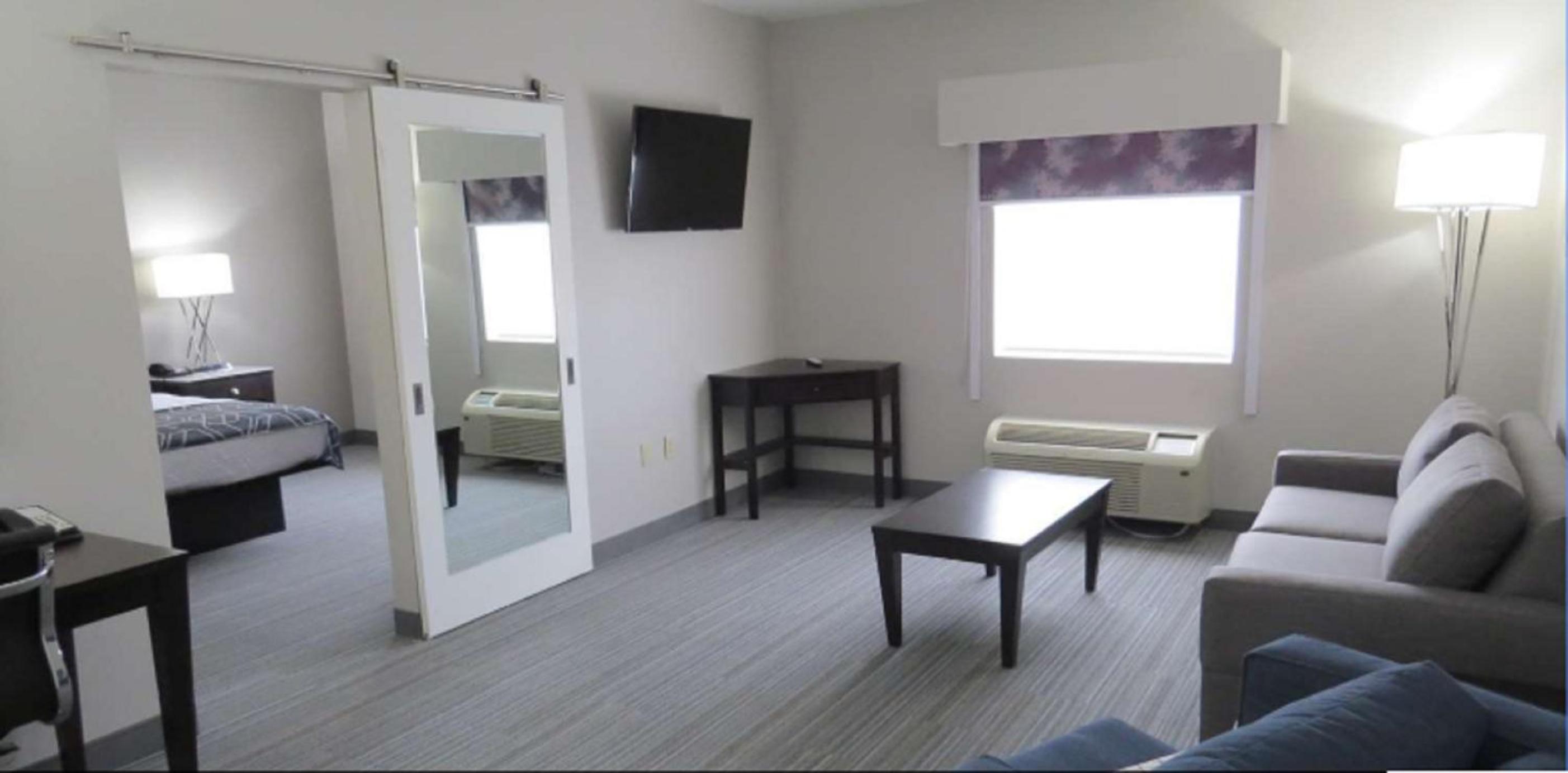 King Suite - Photo 2
