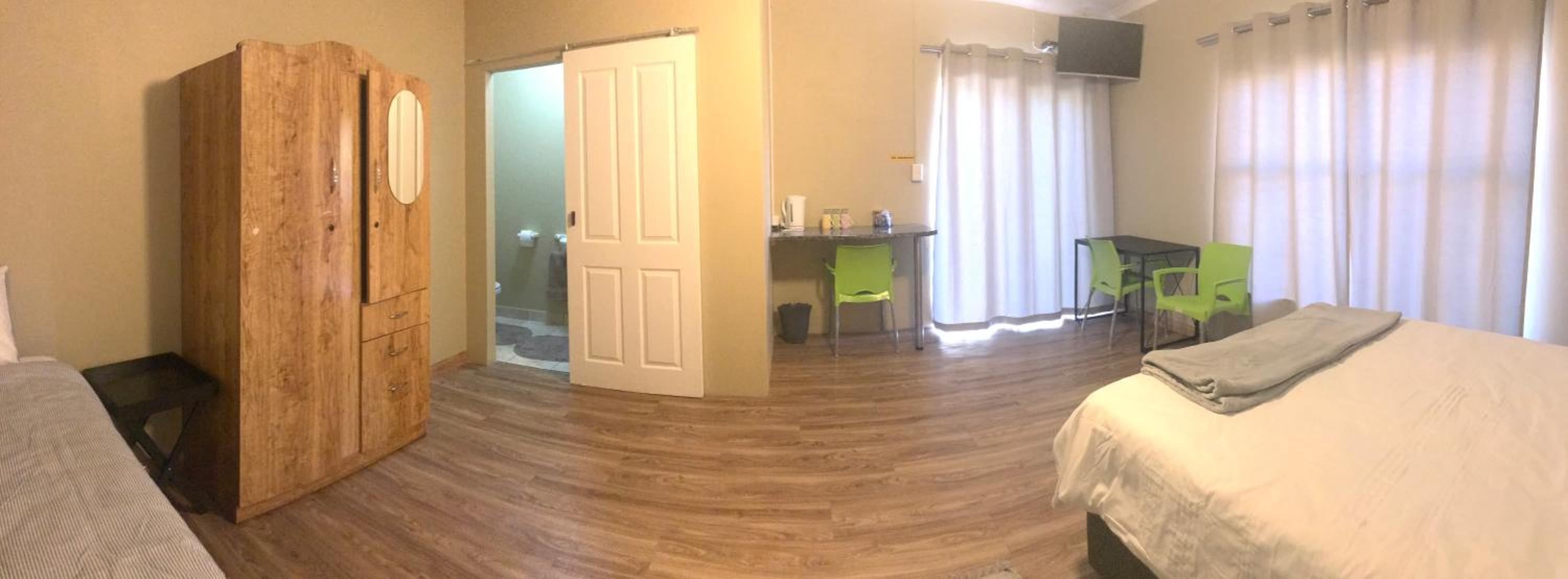 Family Room with Garden View - Photo 1