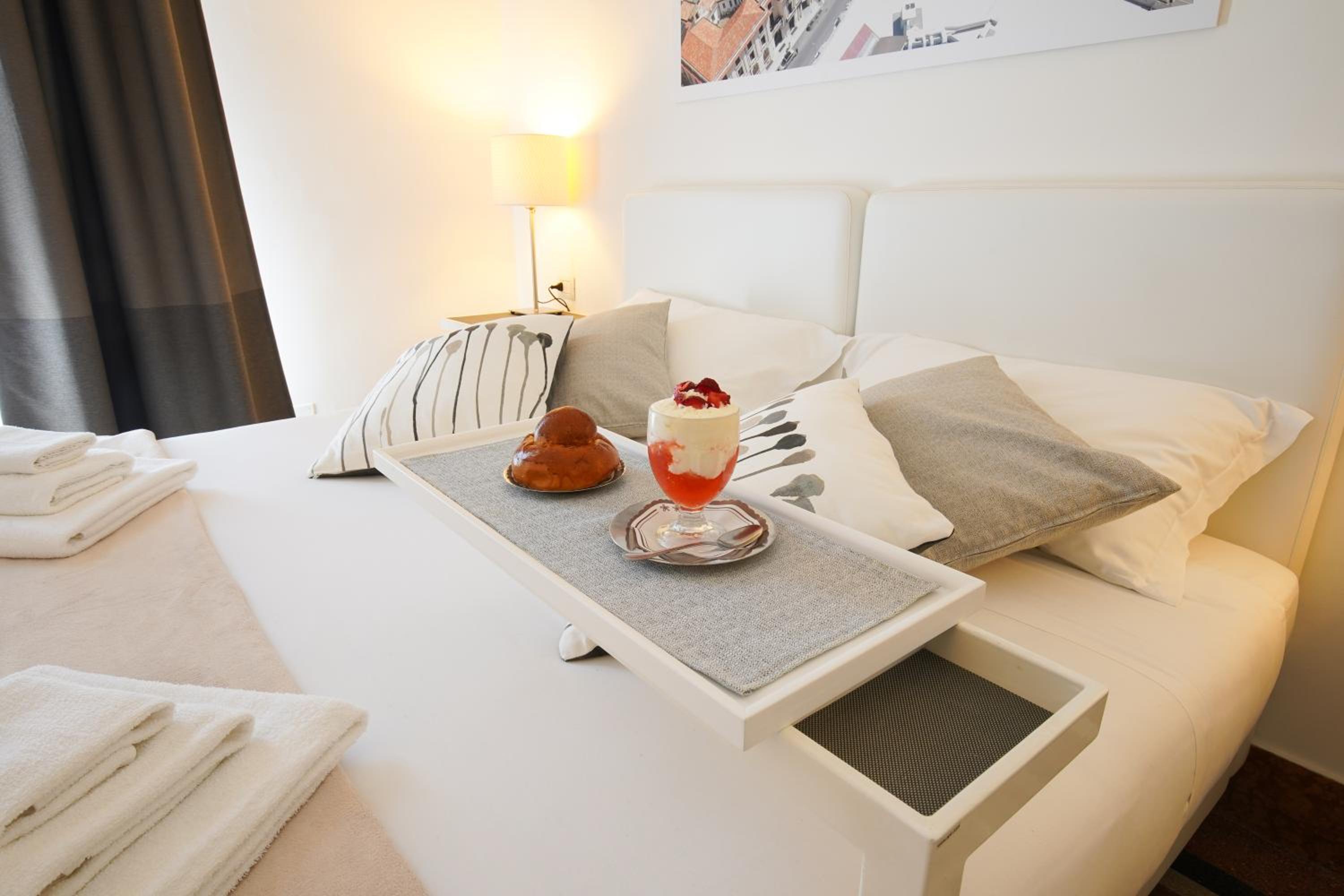 Deluxe Double or Twin Room - Photo 2