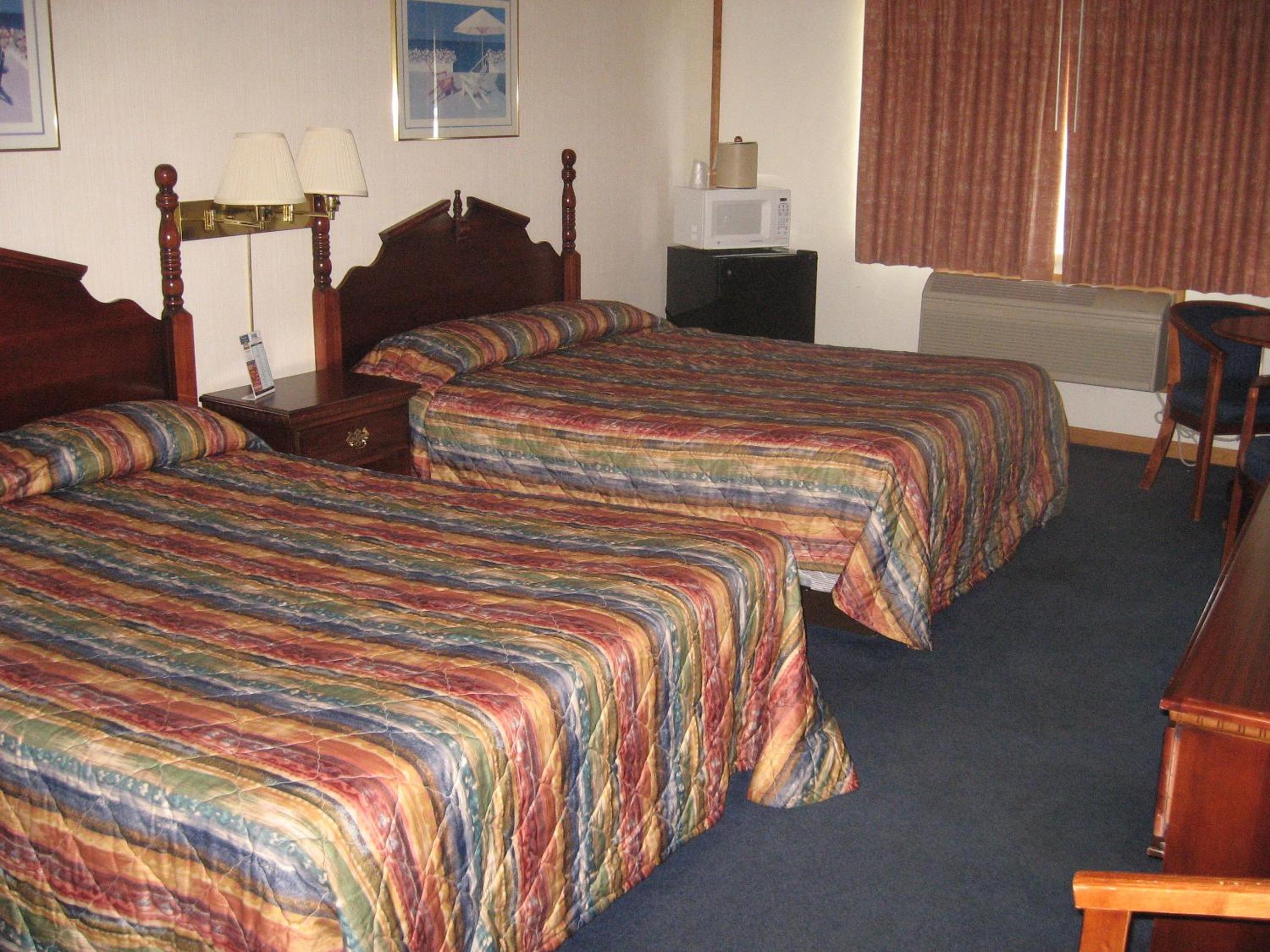 Queen Room with Two Queen Beds photo 1