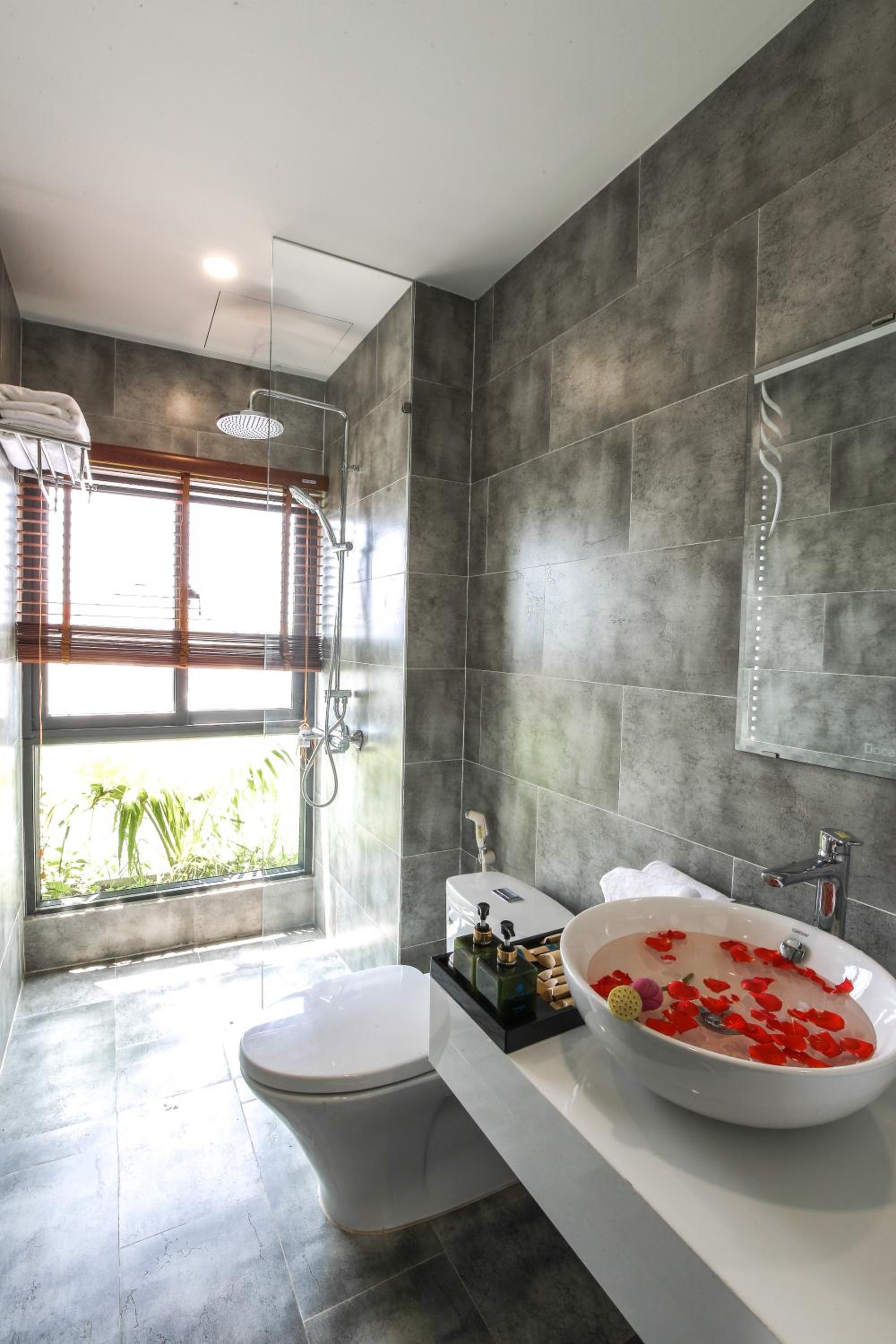 Queen Room with Pool View photo 3