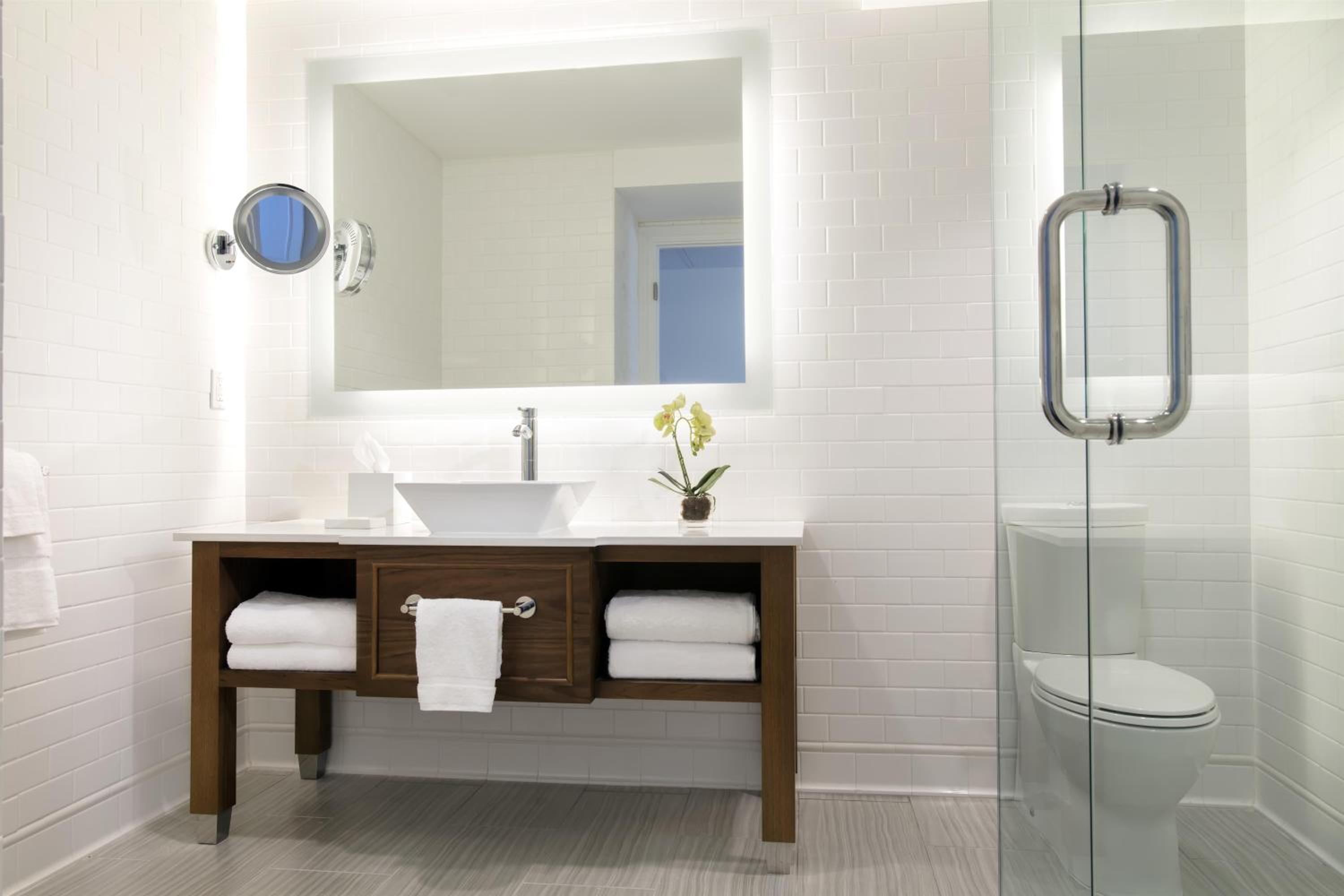 Two-Bedroom Suite with One King Bed, Two Queen Beds, Balcony and Ocean View