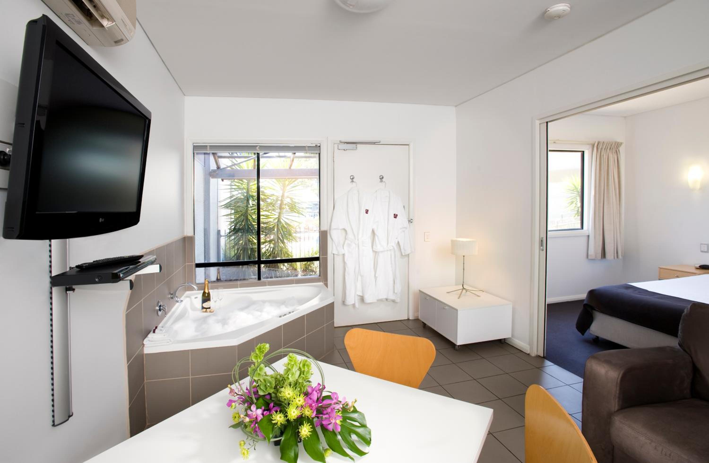 Waterfront One Bedroom Spa Apartment photo 2