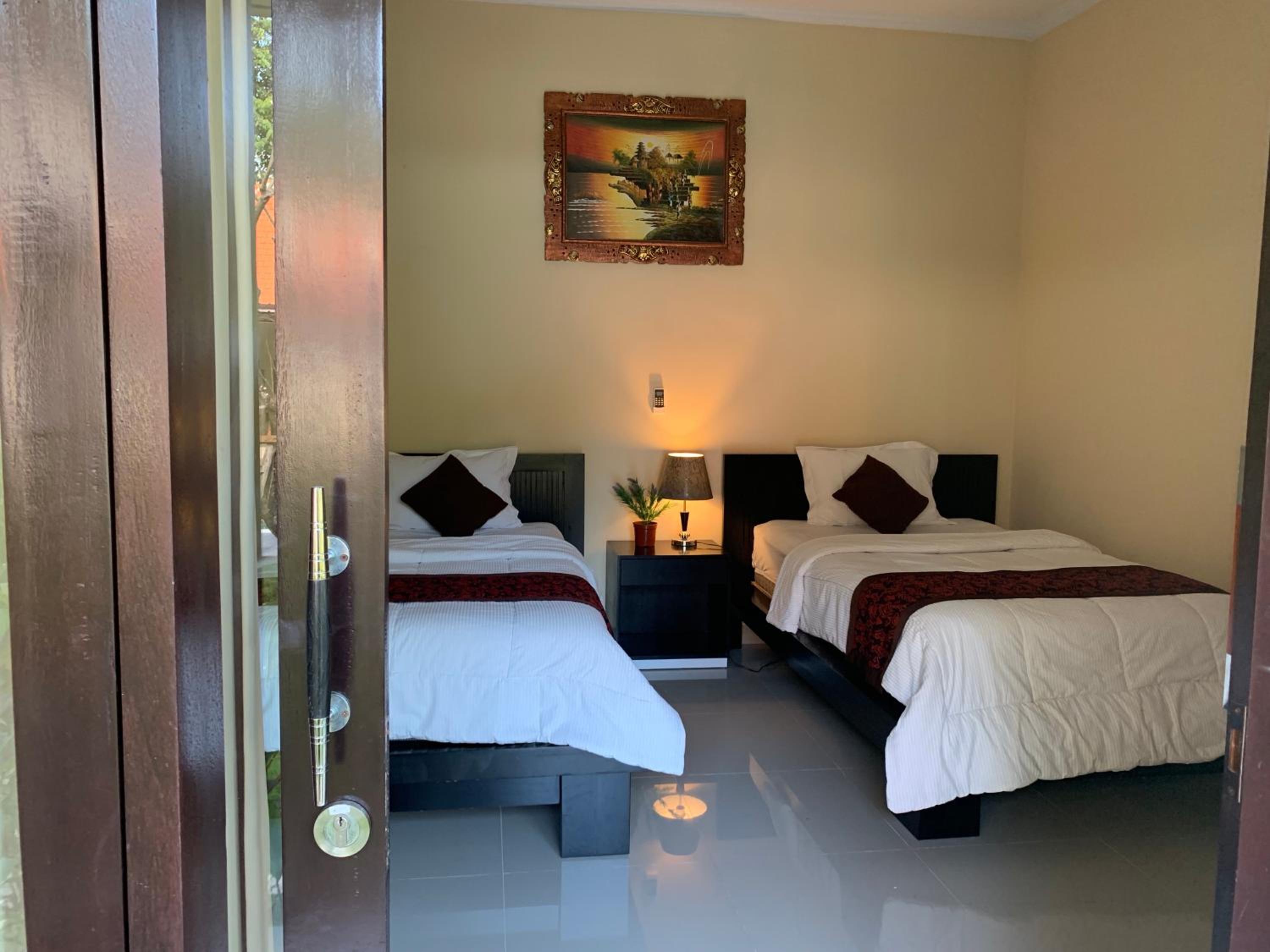 Large Twin Room - Photo 1
