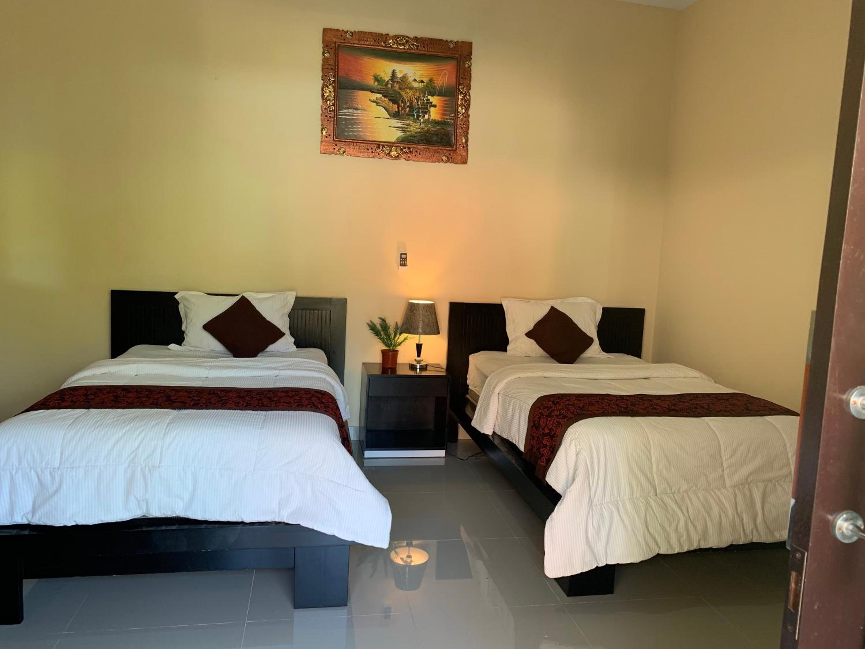 Large Twin Room - Photo 3