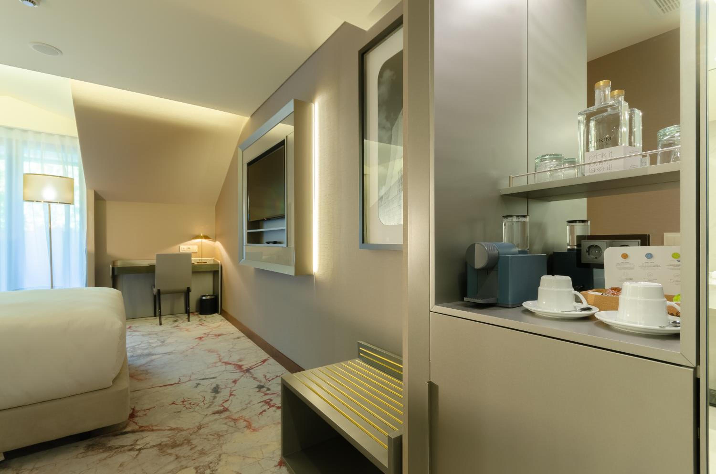Executive Double Room - Photo 10