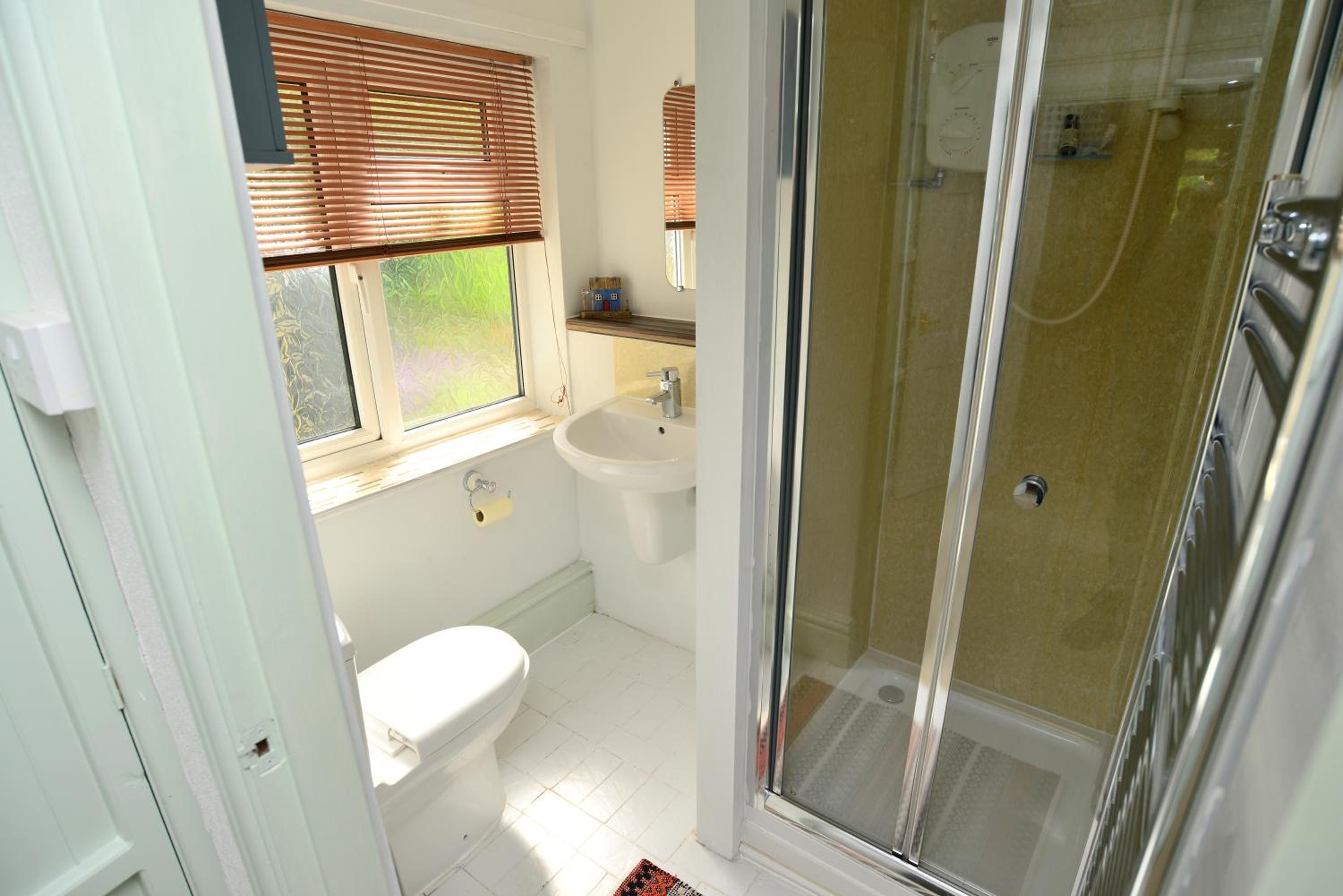 One-Bedroom Suite - Photo 4