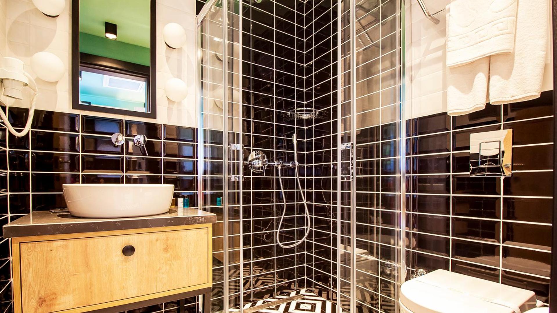 Double Room - Photo 12