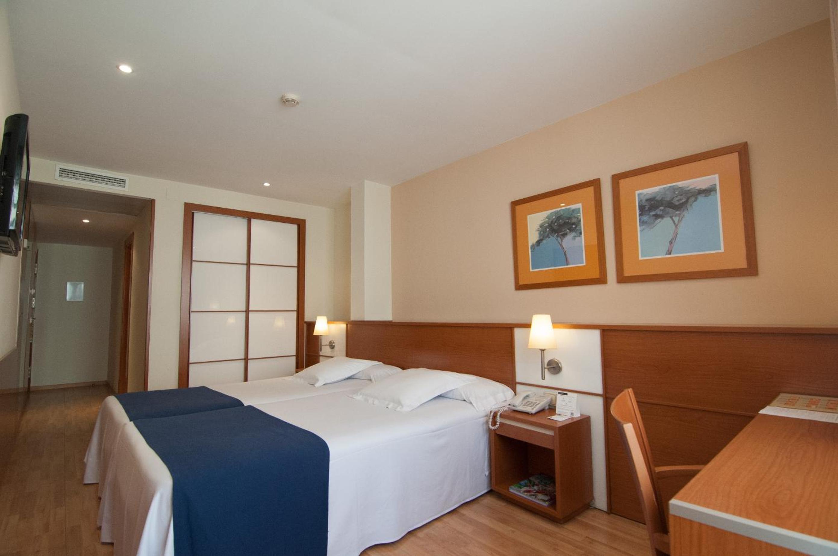 Deluxe Room (2 Adults) photo 2