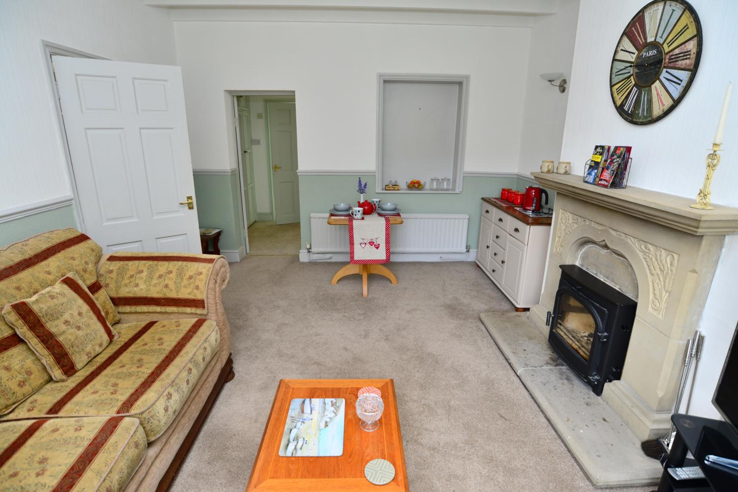 One-Bedroom Suite - Photo 7