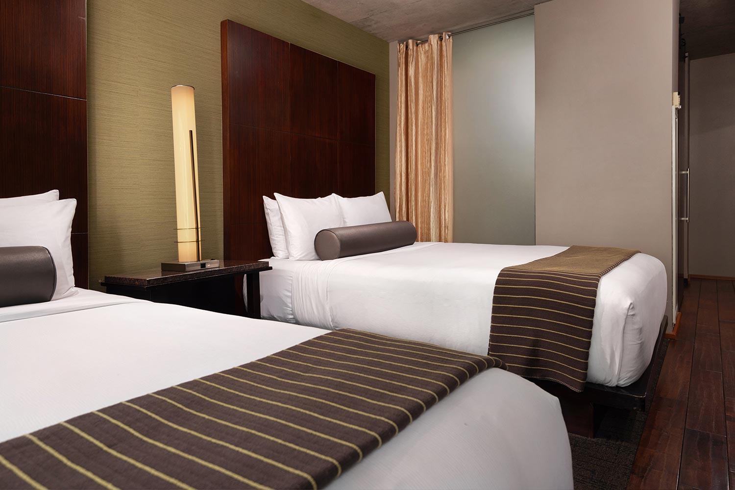 Deluxe Double Room with Two Double Beds - Photo 4