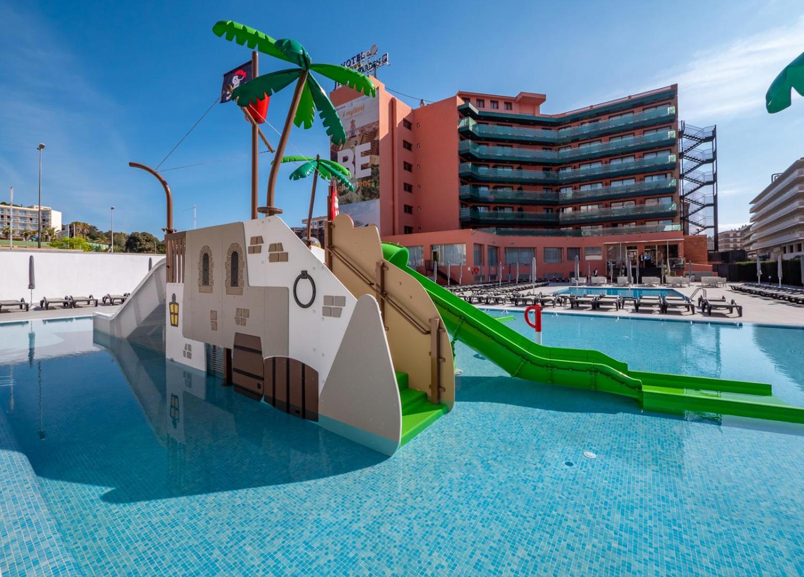Habitación Doble o con Dos Camas con Vista a la Piscina