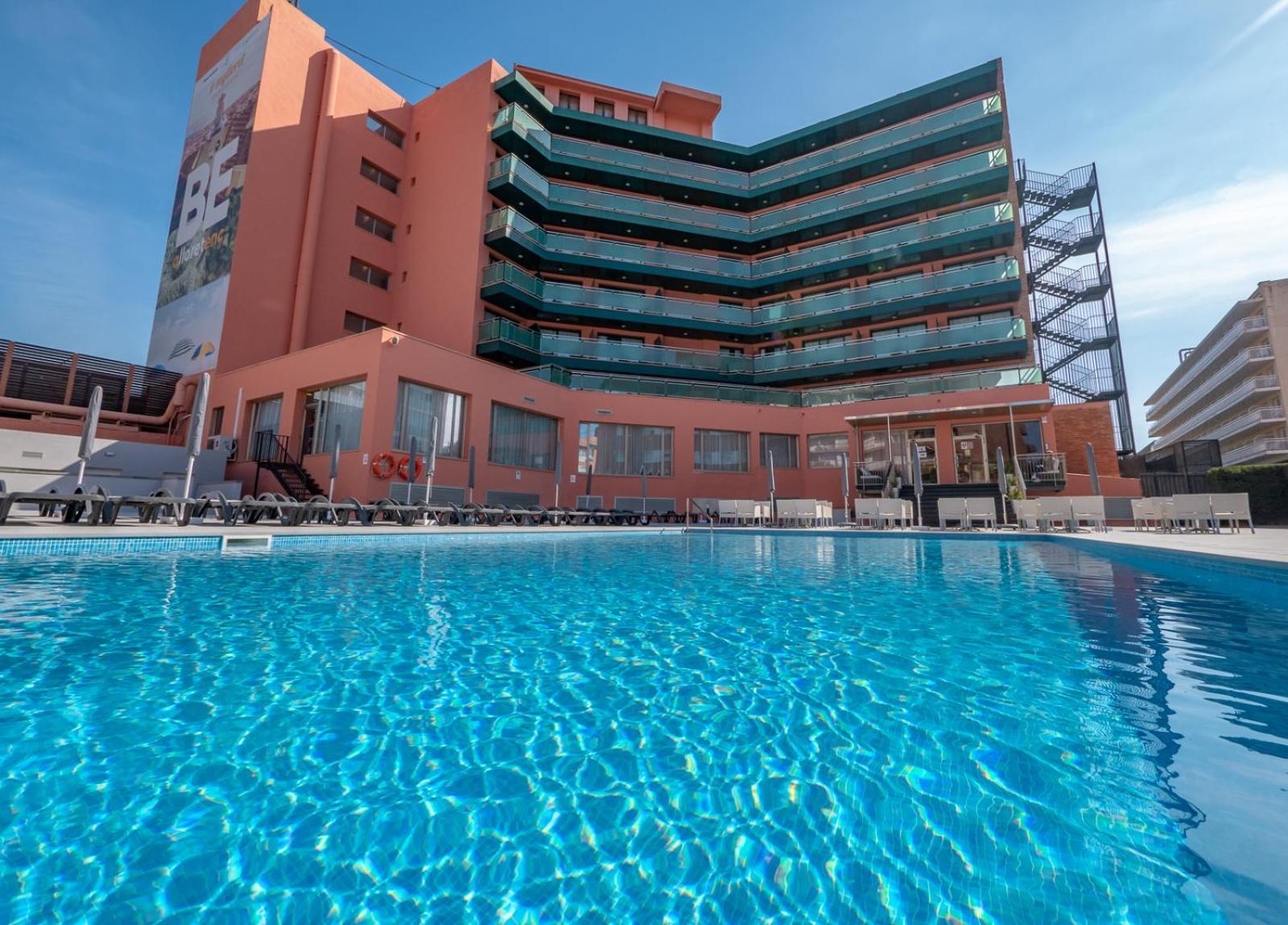 Superior Double Room with Pool View - Photo 6