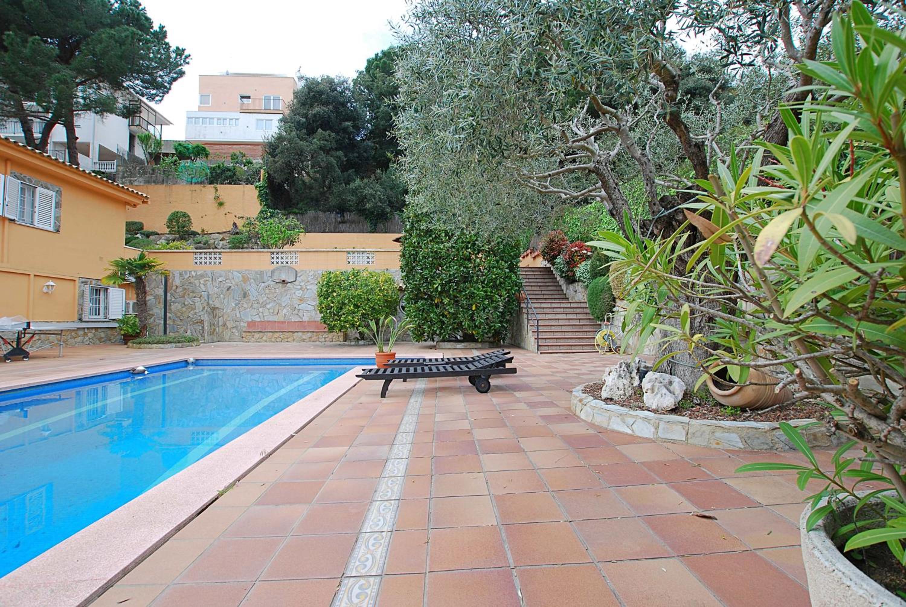 Apartment with Pool View photo 3