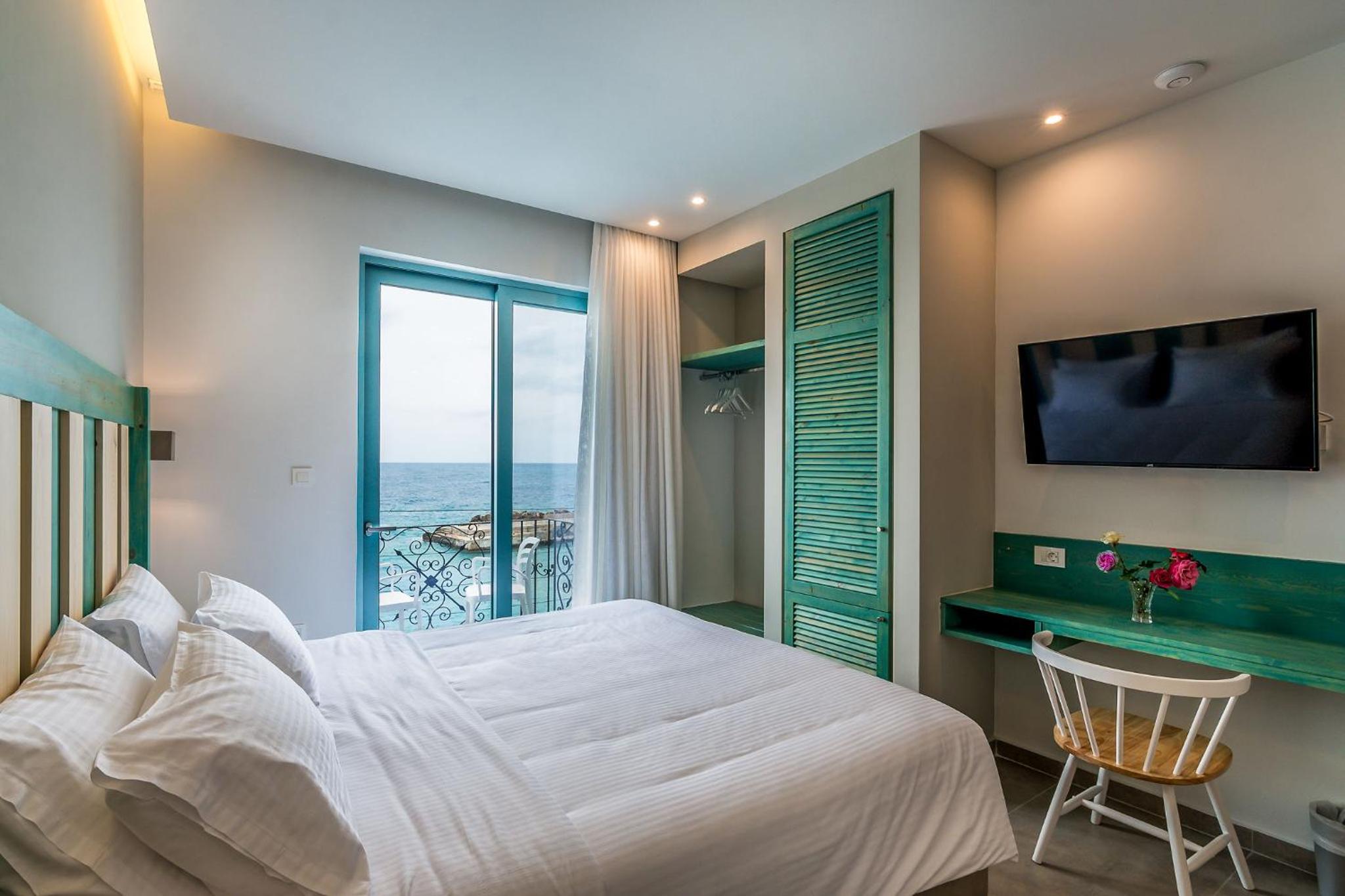 Double or Twin Room with Sea View - Photo 7