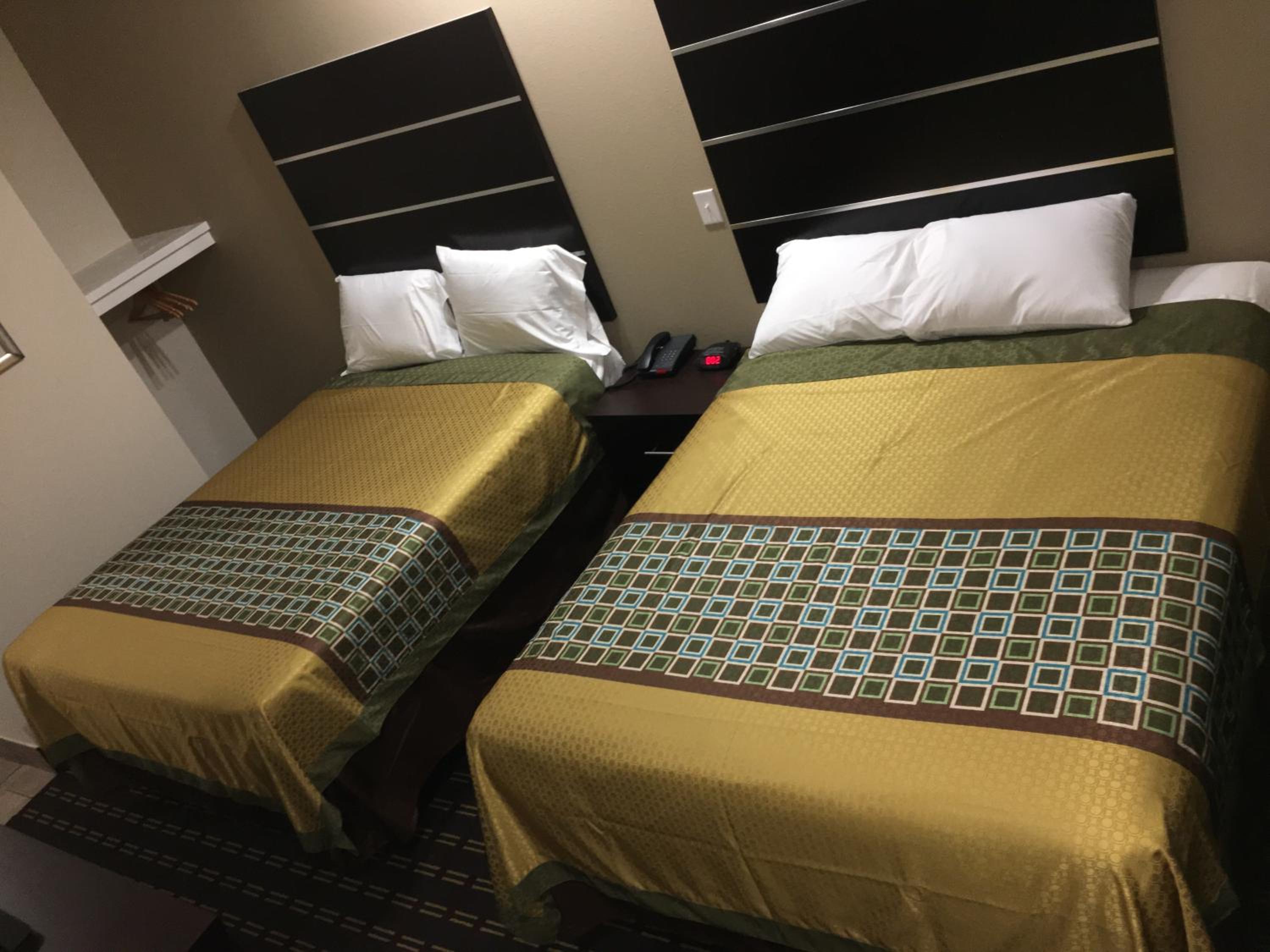 2 Queen Beds Non-Smoking - Photo 1