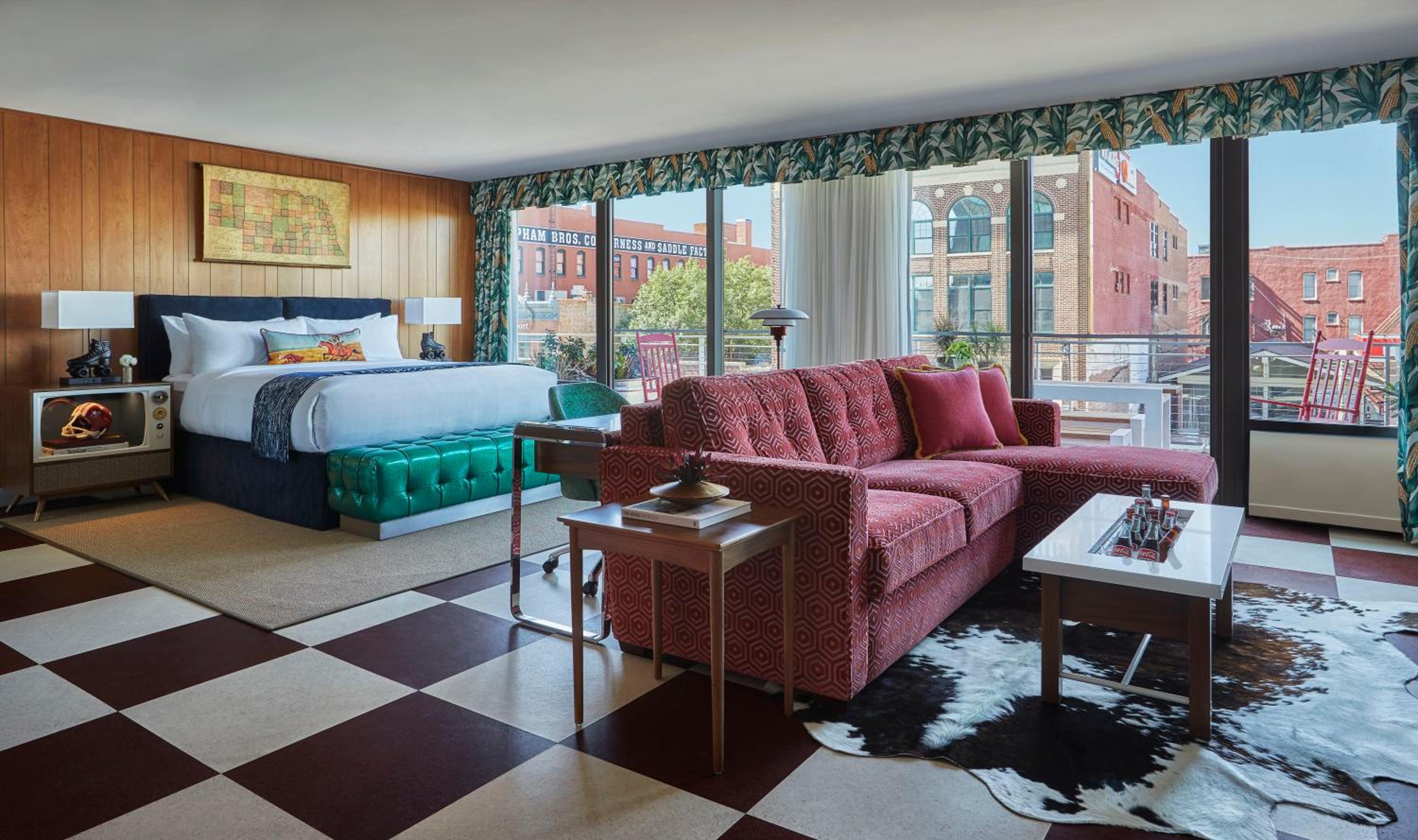 Graduate Junior King Suite with Balcony photo 3