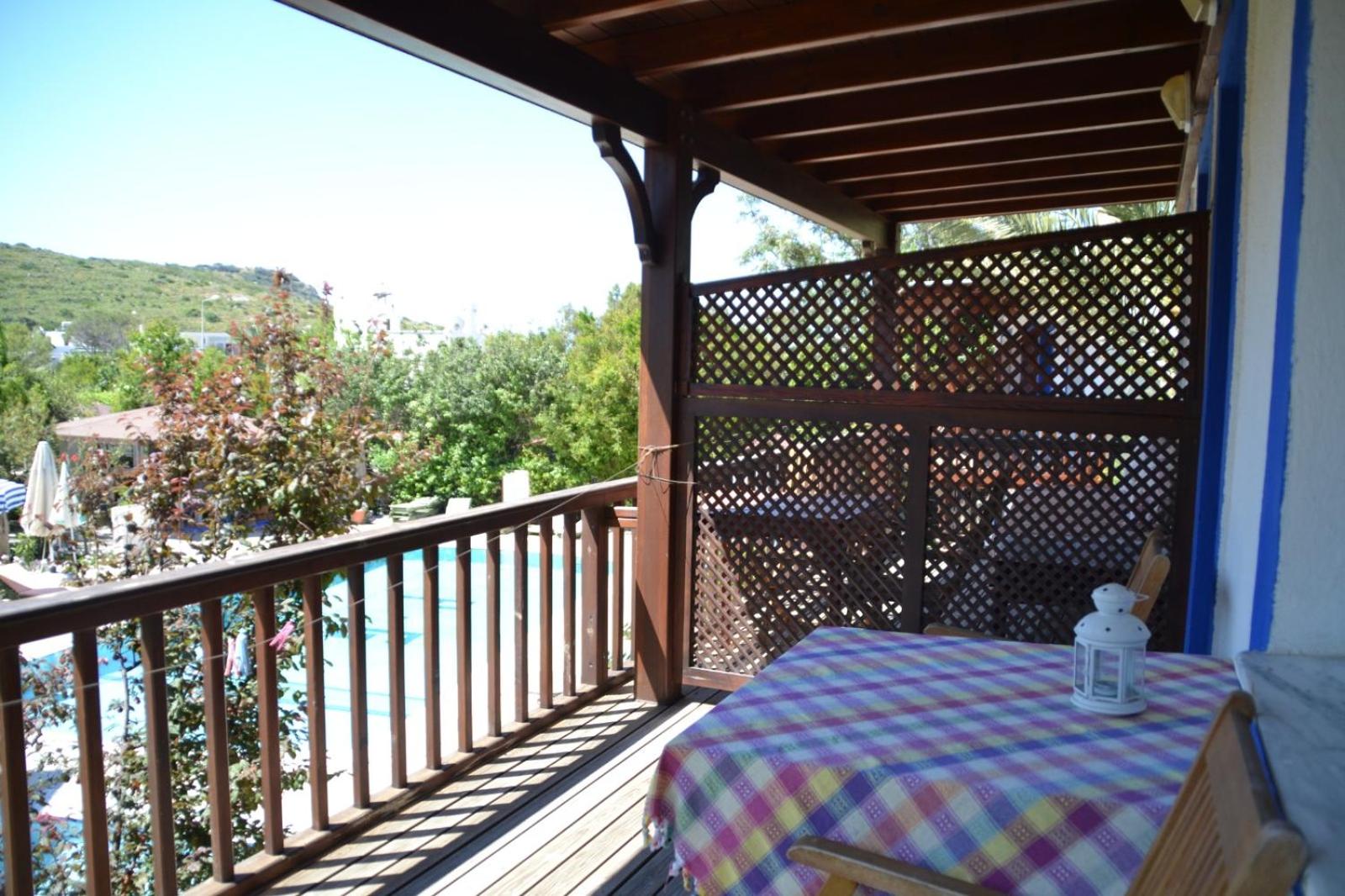 Apartment with Balcony - Photo 3