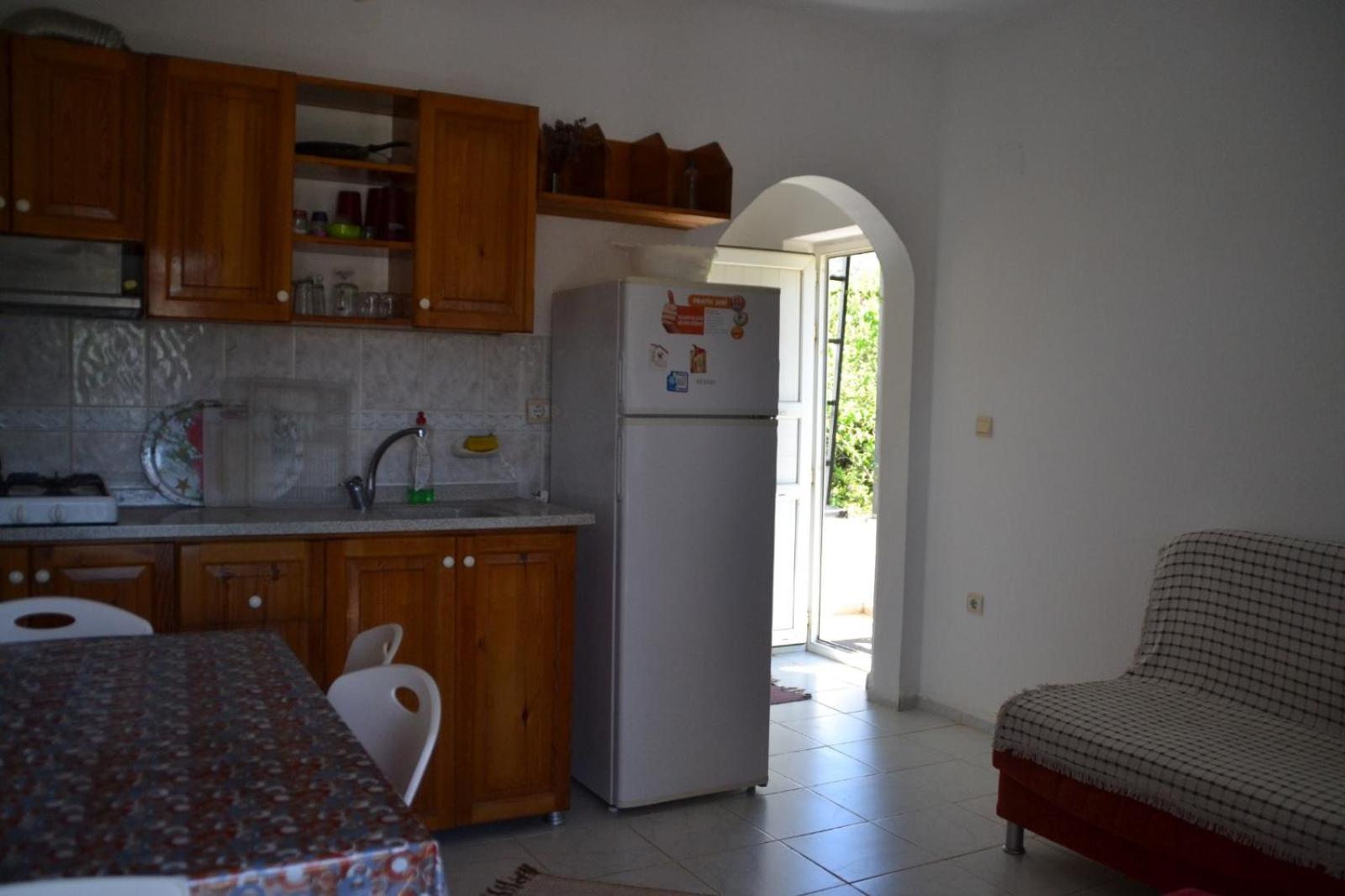 Apartment with Balcony - Photo 4