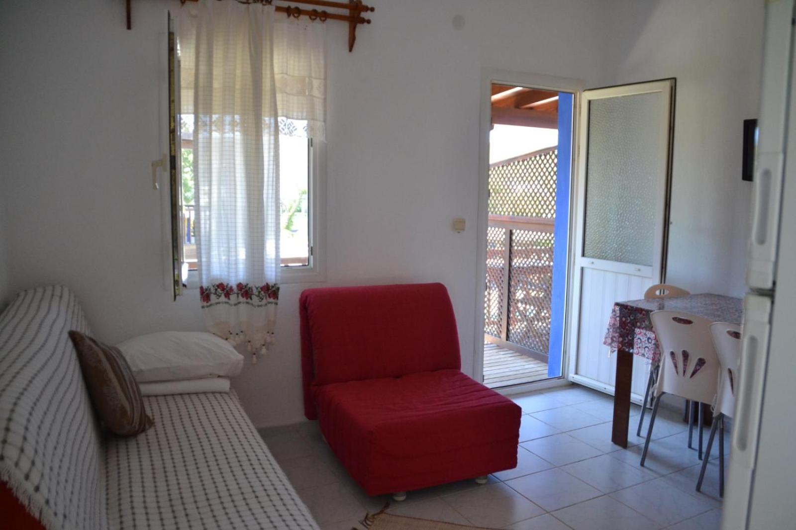 Apartment with Balcony - Photo 2