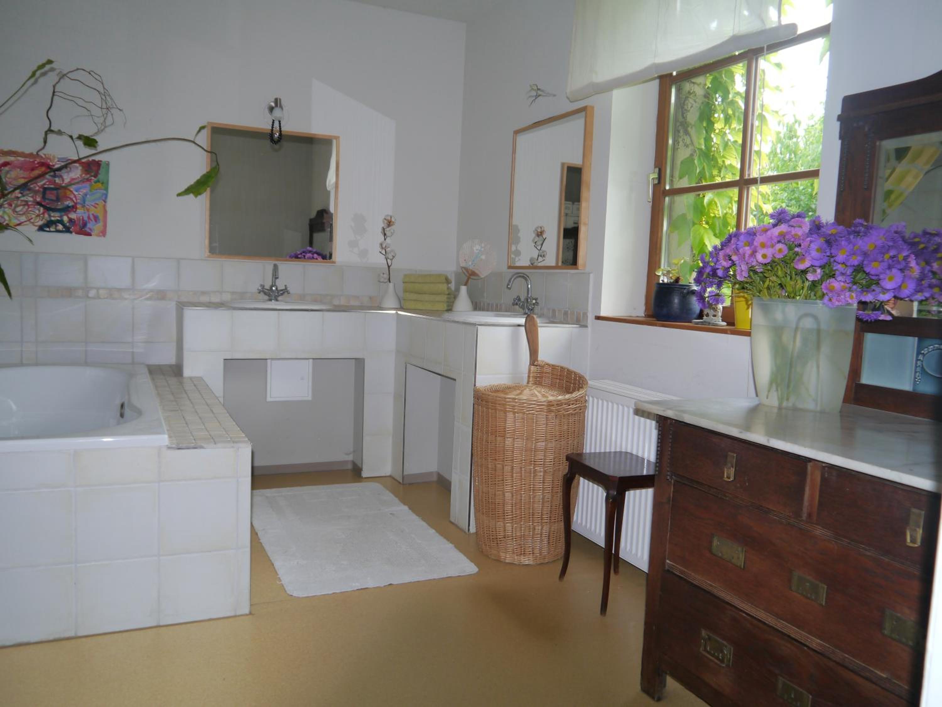 One-Bedroom Apartment with Terrace - Photo 9