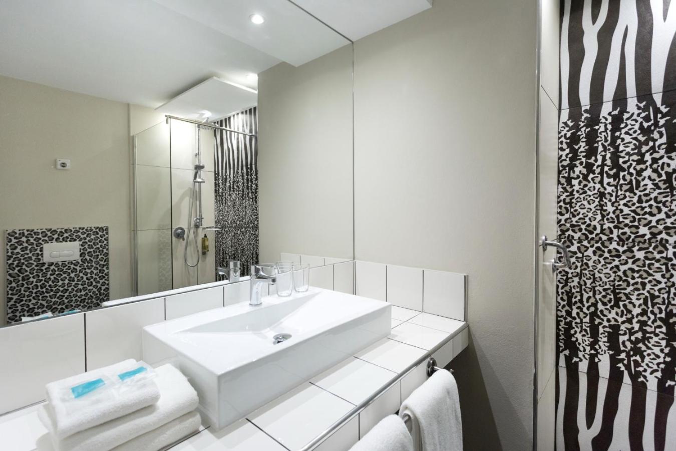 Double or Twin Room - Photo 4