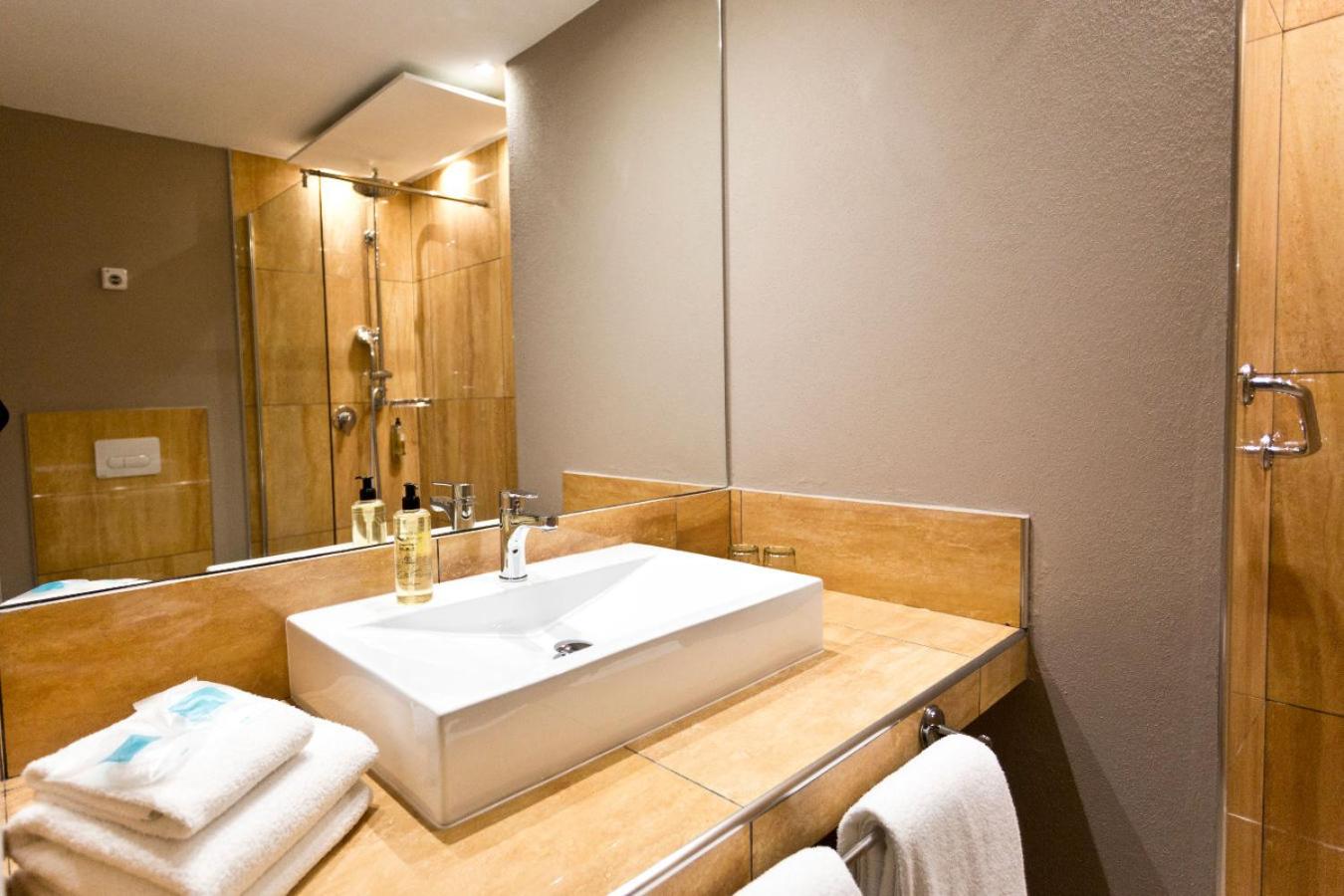 Double or Twin Room - Photo 2