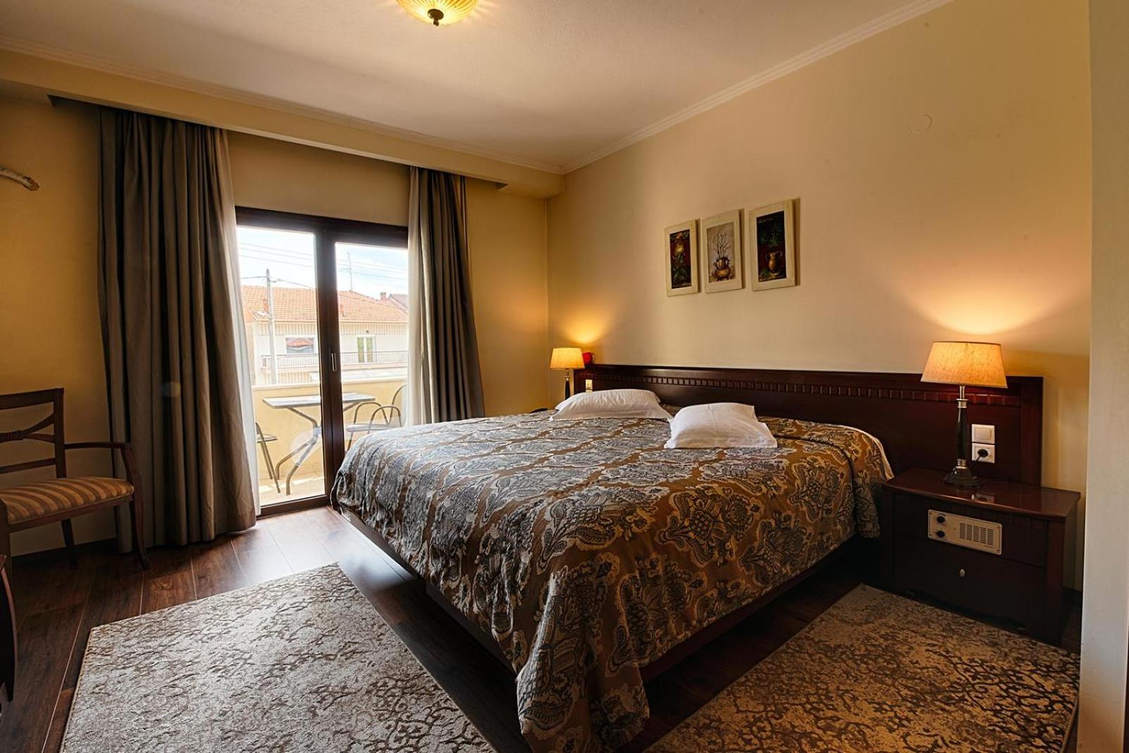 Double Room with King Size Bed photo 1