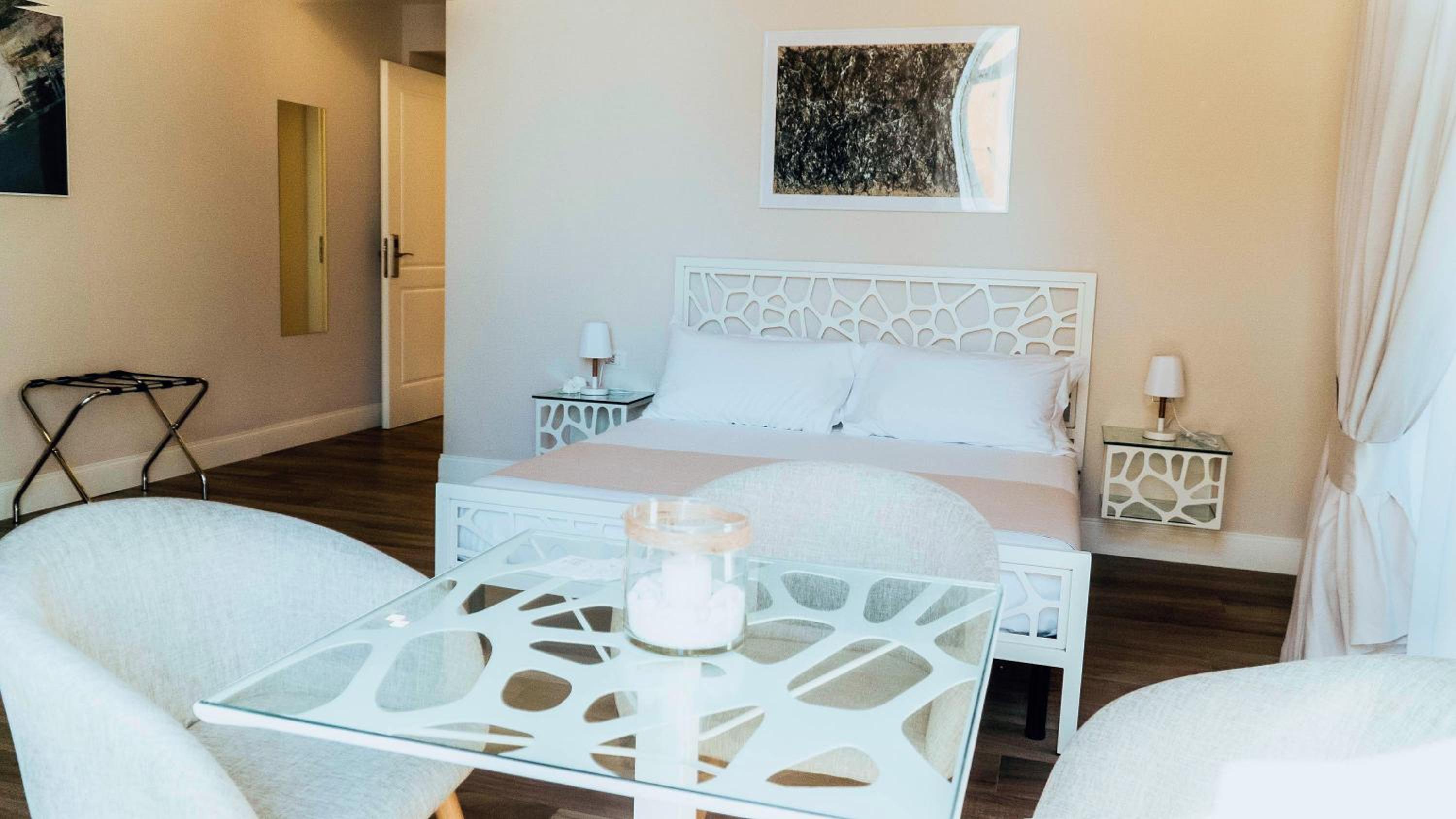 Deluxe Double Room with Sea View - Photo 17