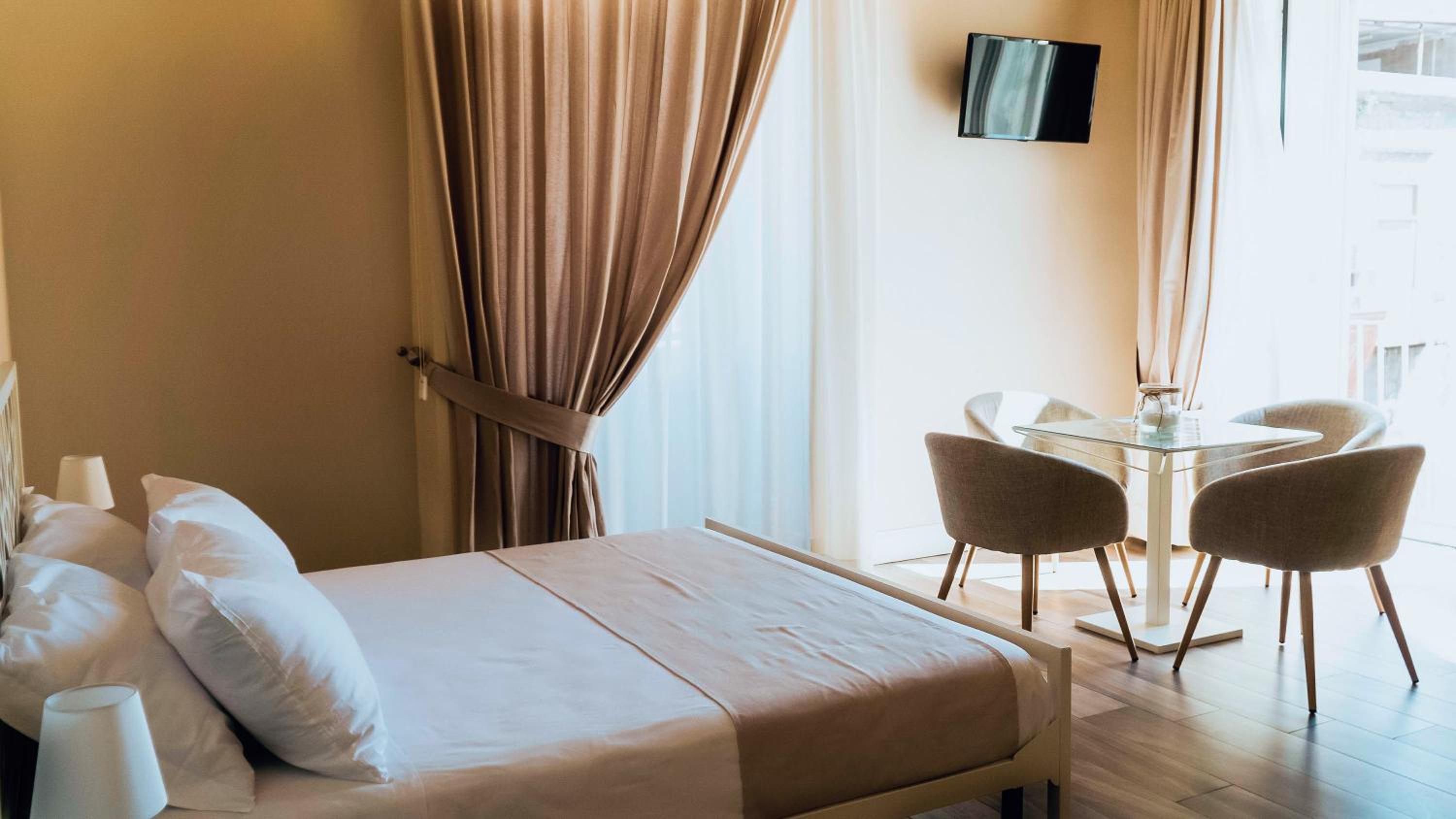 Deluxe Double Room with Sea View - Photo 4