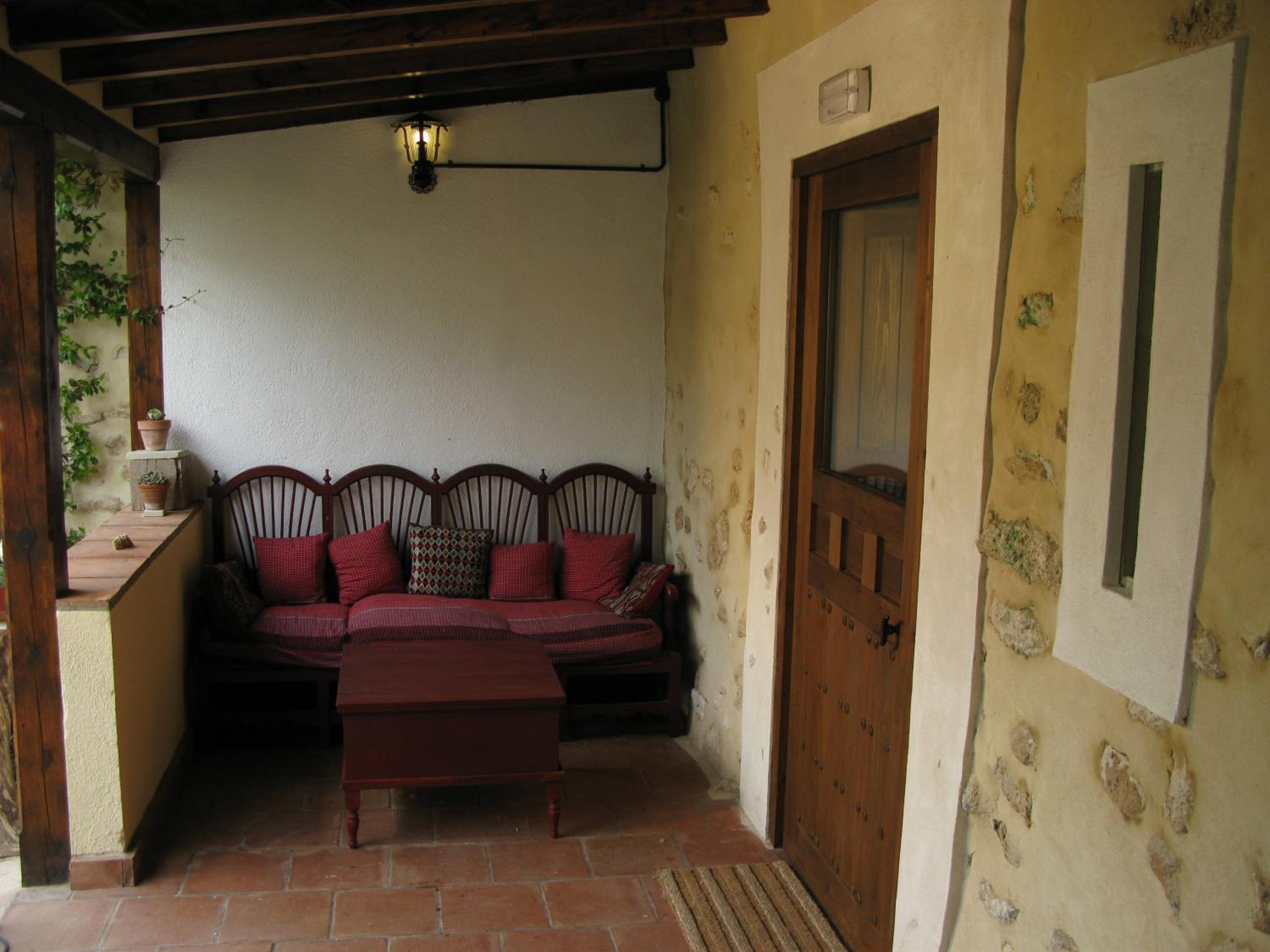 Five-Bedroom House photo 3