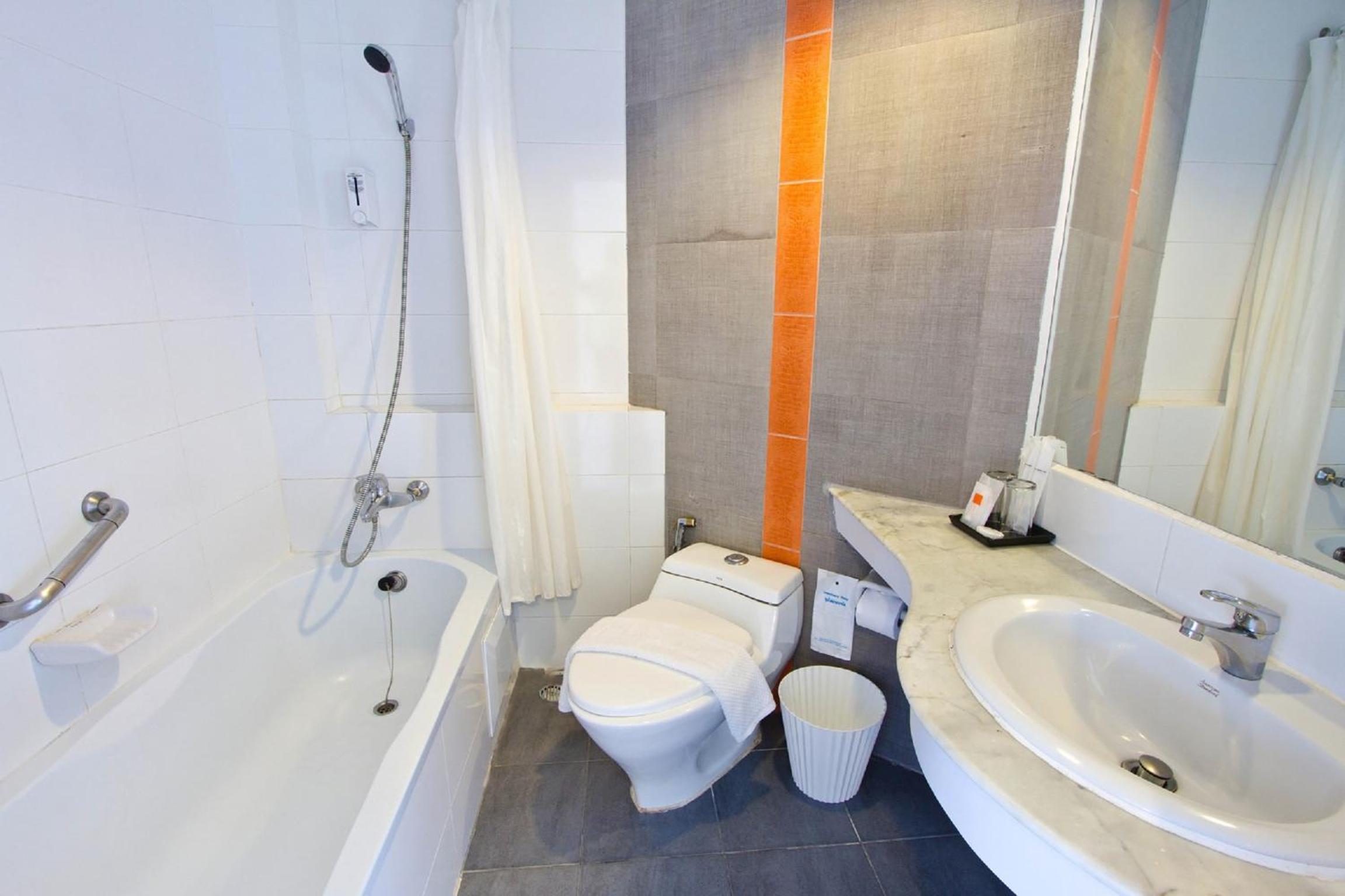 Deluxe Twin Room - Photo 8