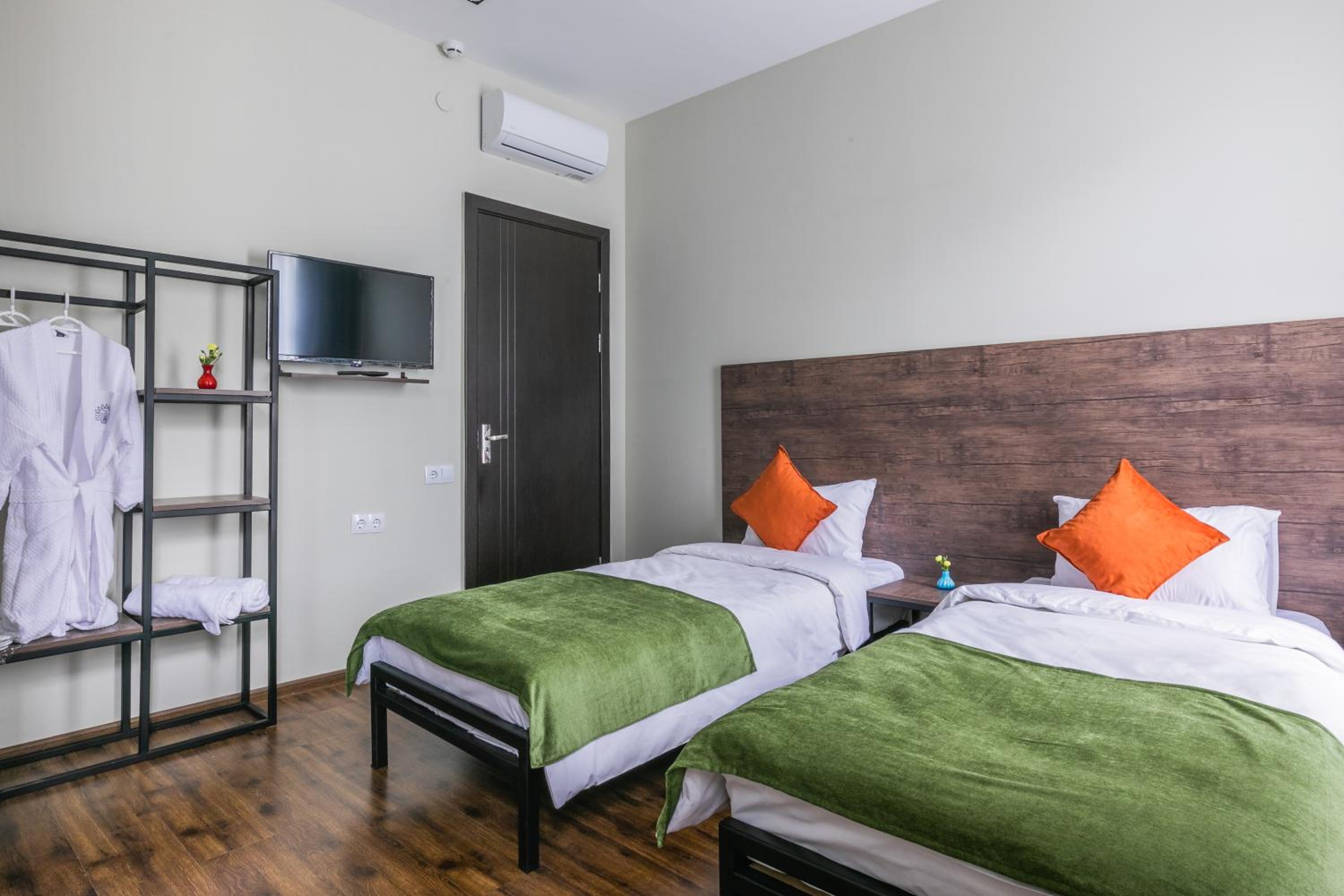 Double or Twin Room with City View photo 2