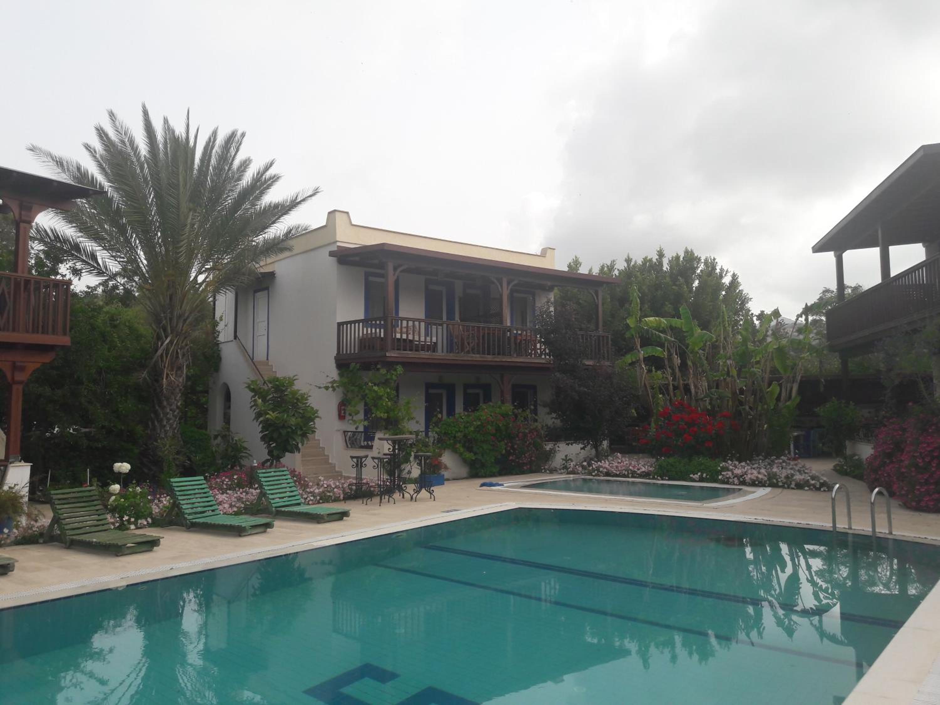 Apartment with Balcony - Photo 7