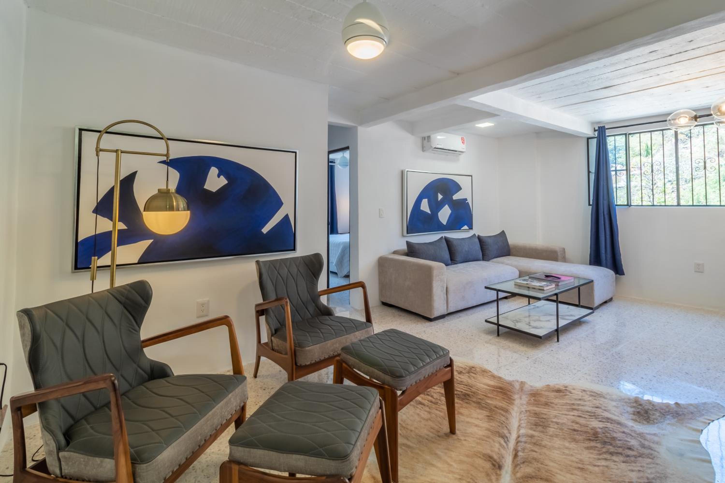 Apartment with Balcony photo 1