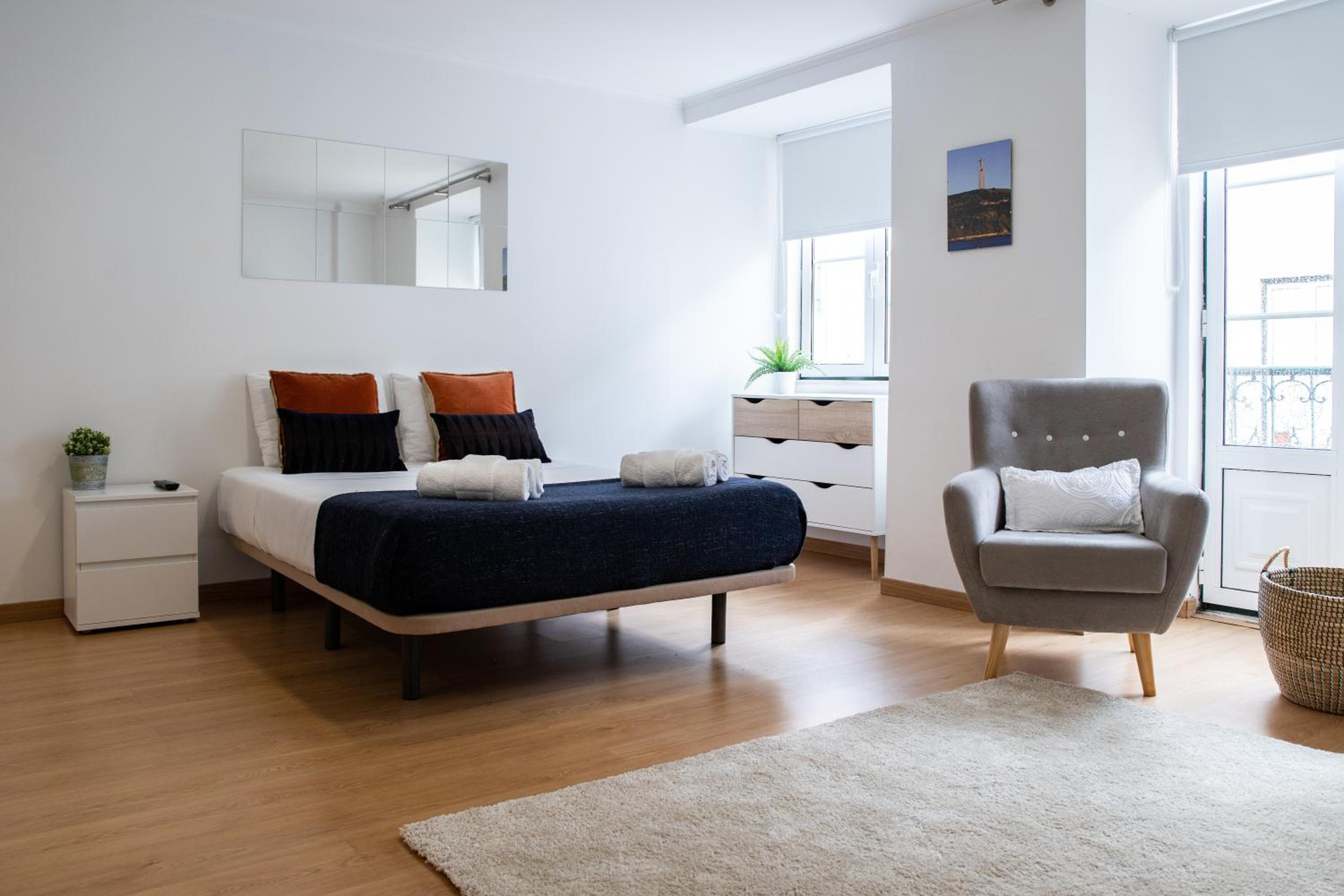 One-Bedroom Apartment - Photo 5