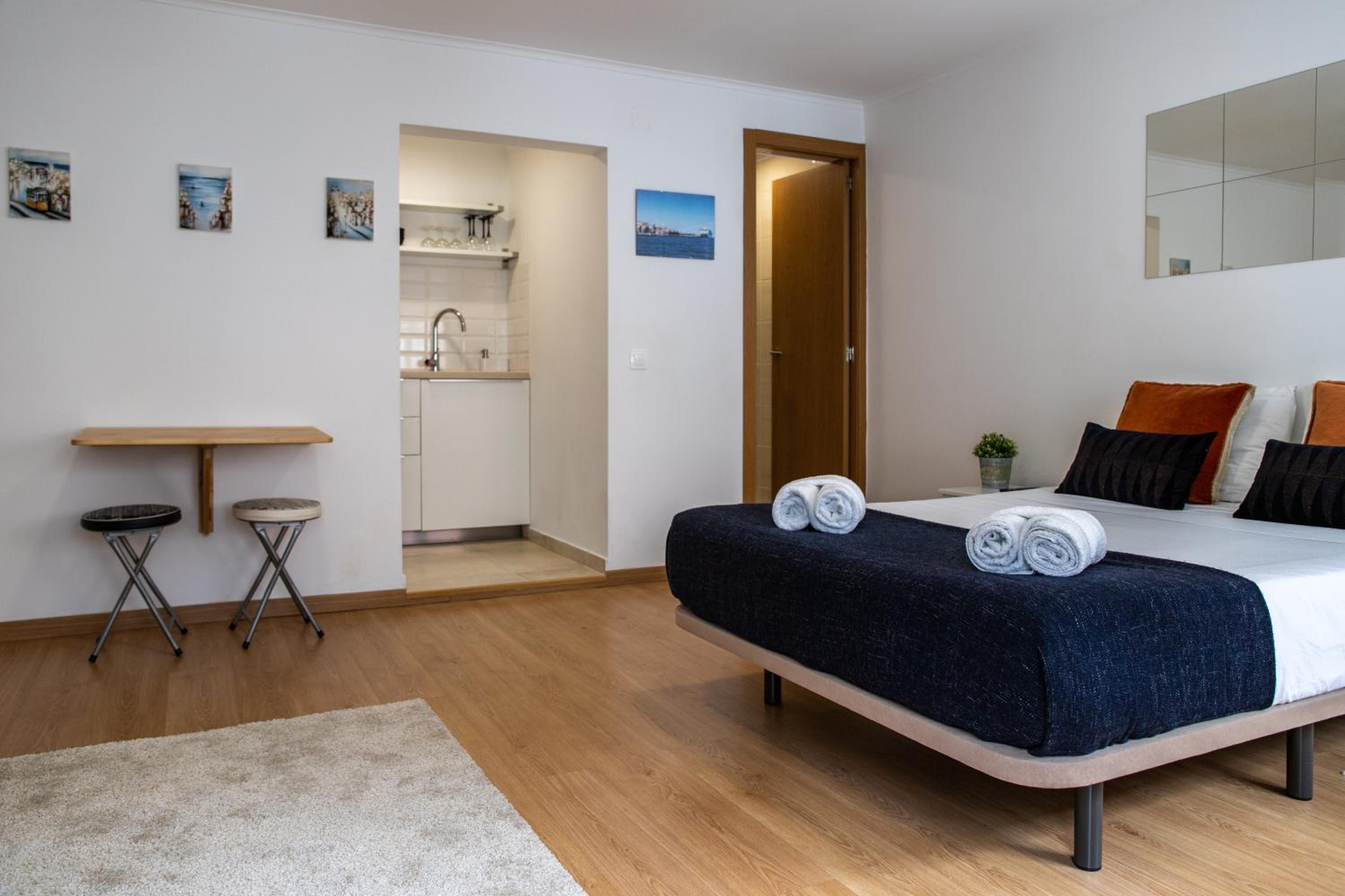 One-Bedroom Apartment - Photo 6