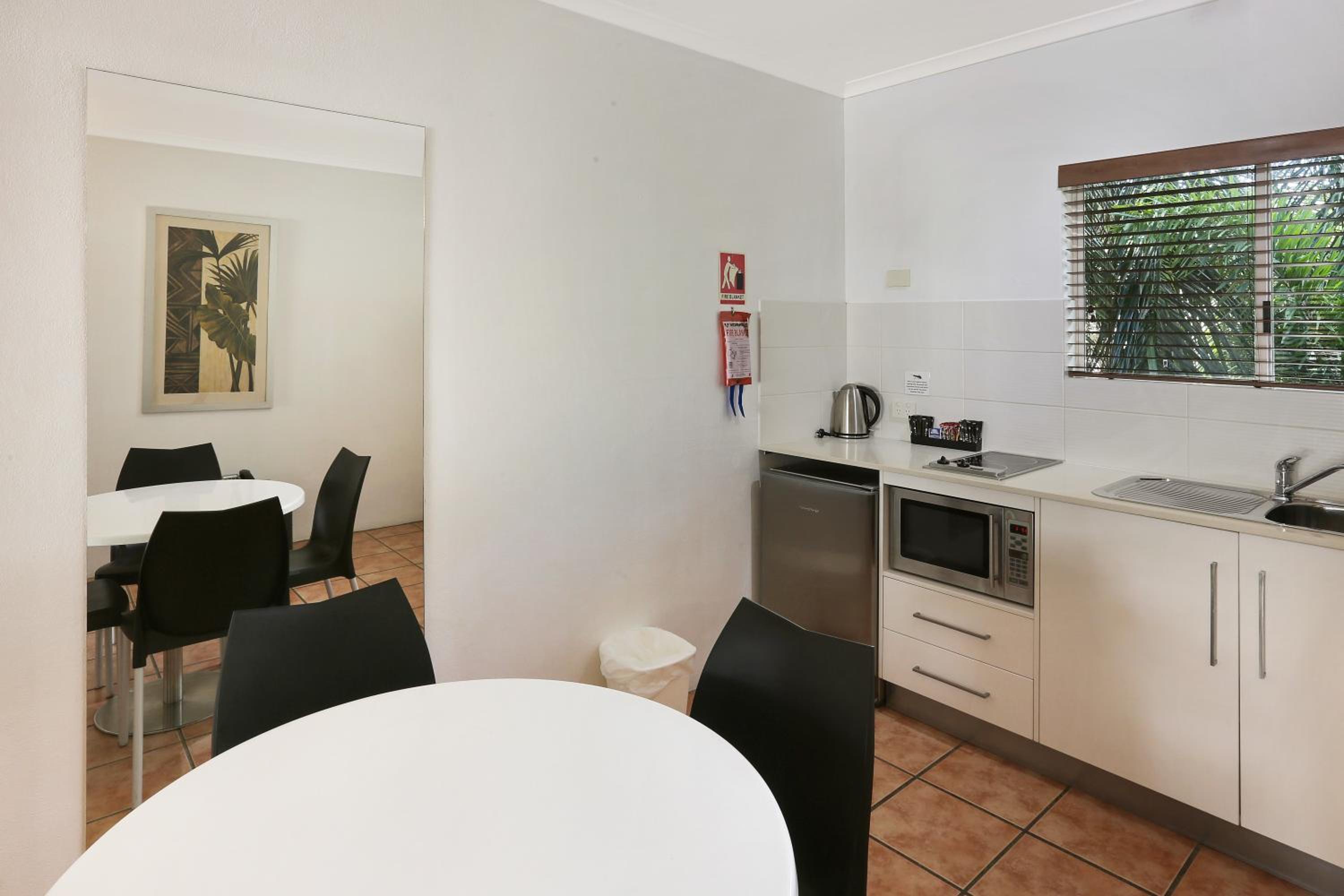 One-Bedroom Suite - Photo 6
