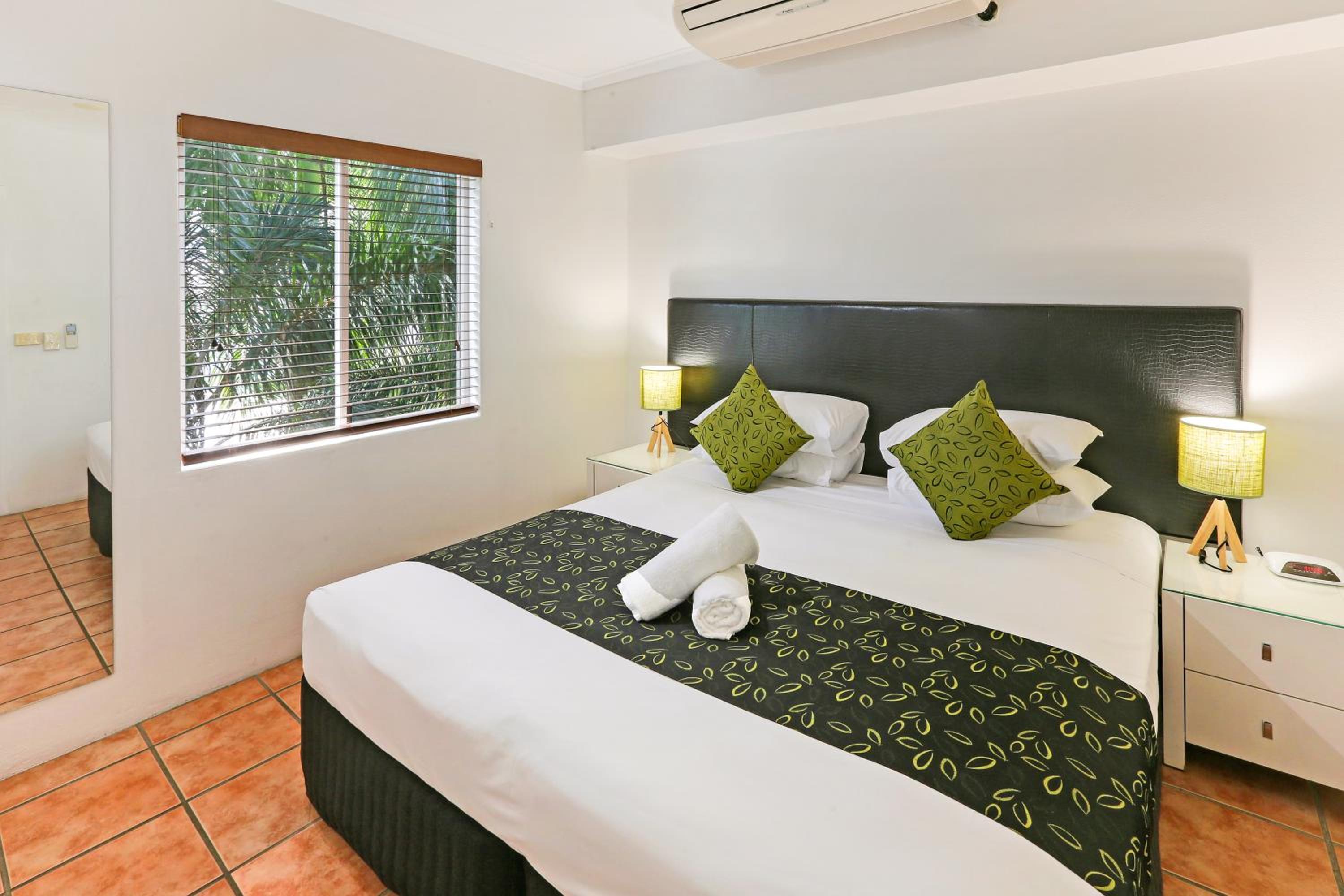 One-Bedroom Suite - Photo 7